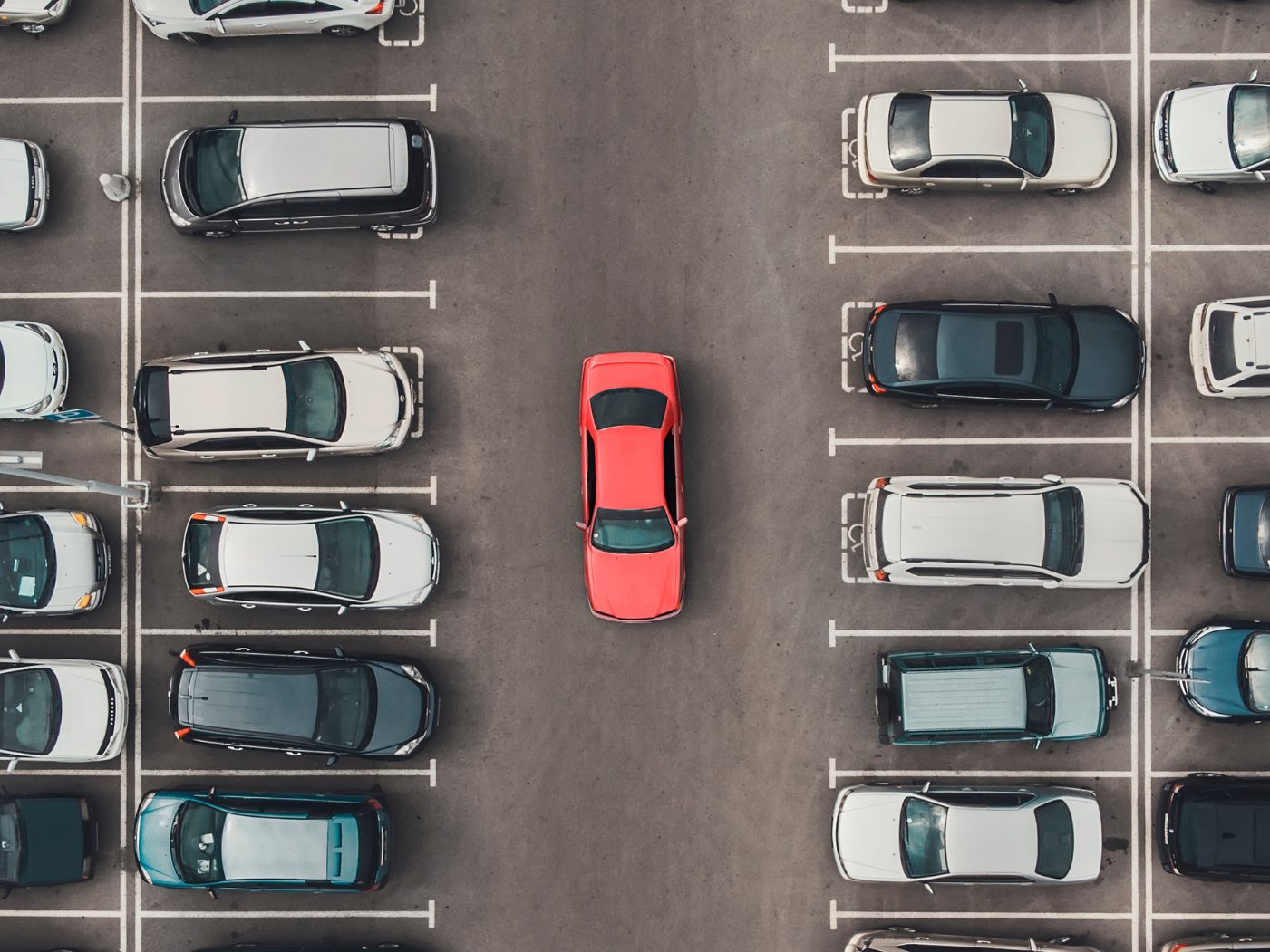 Laut einer Umfrage wird die Parkplatzsuche immer schwieriger. Laut einer Umfrage wird die Parkplatzsuche immer schwieriger.