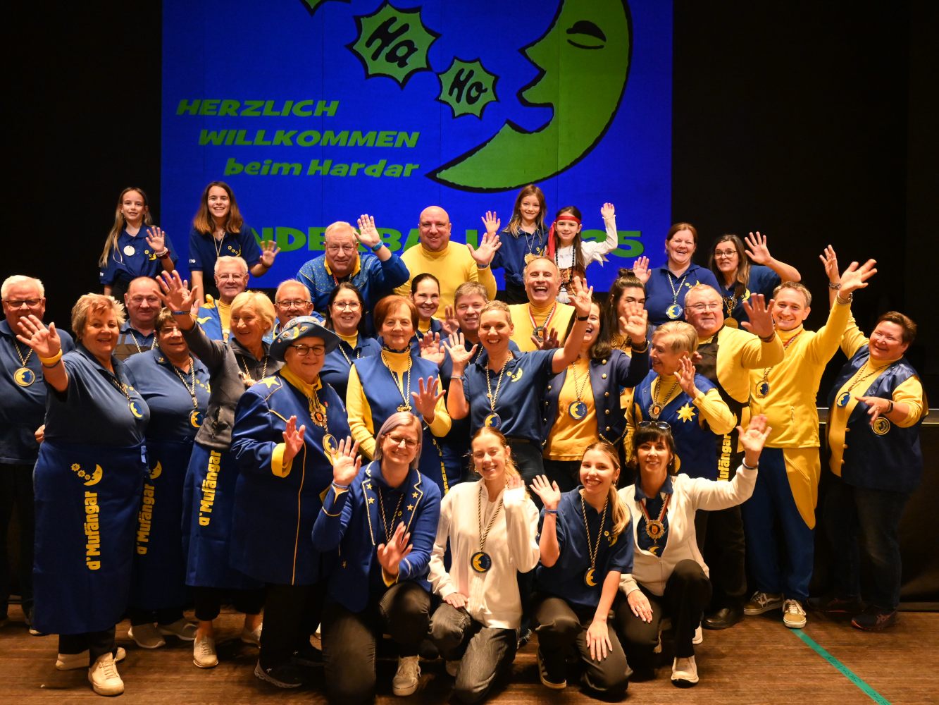 Mit einem kräftigen Hi Ha Ho eröffneten die Hardar Mufängar den Kinderball 2025.