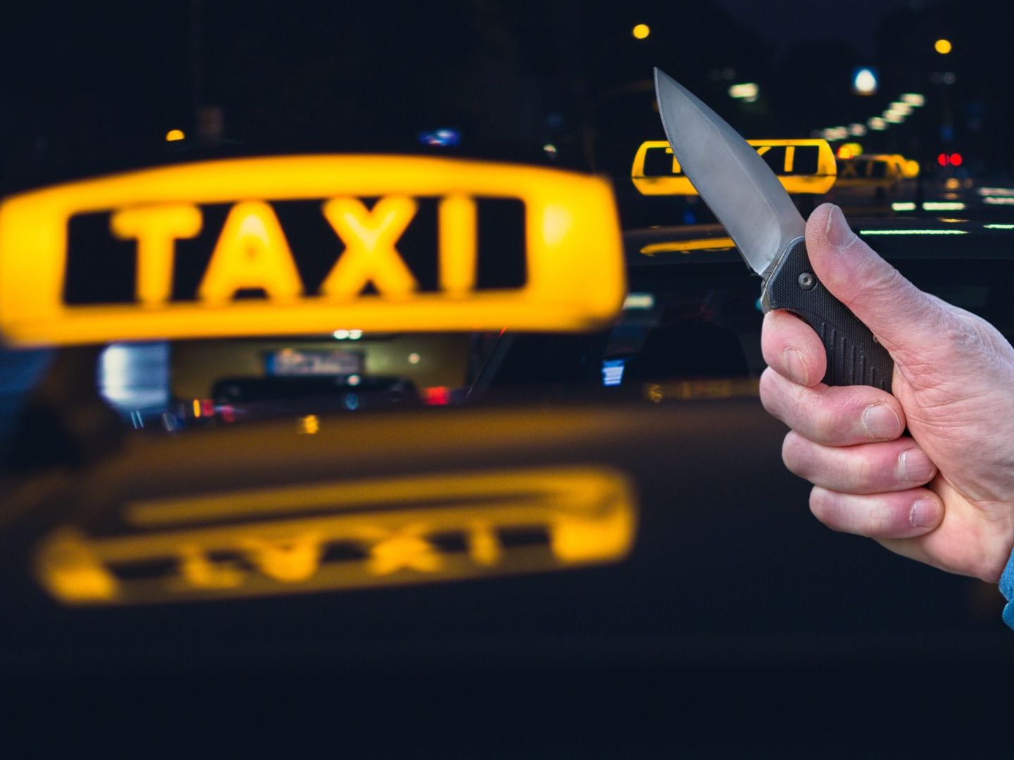Der Taxifahrer wurde bei dem Überfall leicht verletzt. Der Taxifahrer wurde bei dem Überfall leicht verletzt.
