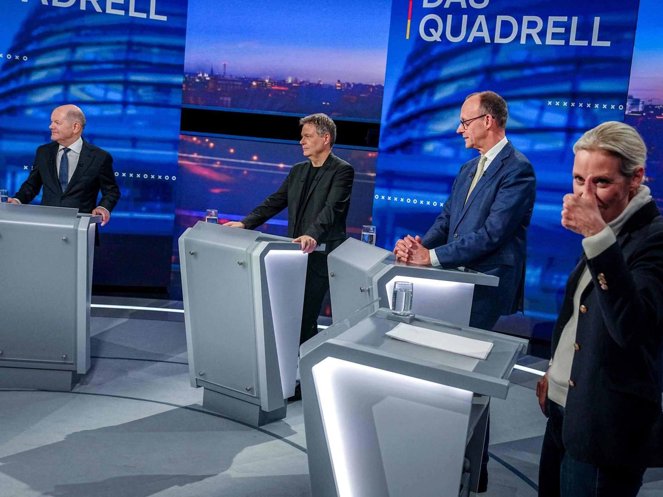 In Umfragen Union klar vor AfD - Für eine Zweier-Koalition wird es knapp. In Umfragen Union klar vor AfD - Für eine Zweier-Koalition wird es knapp.