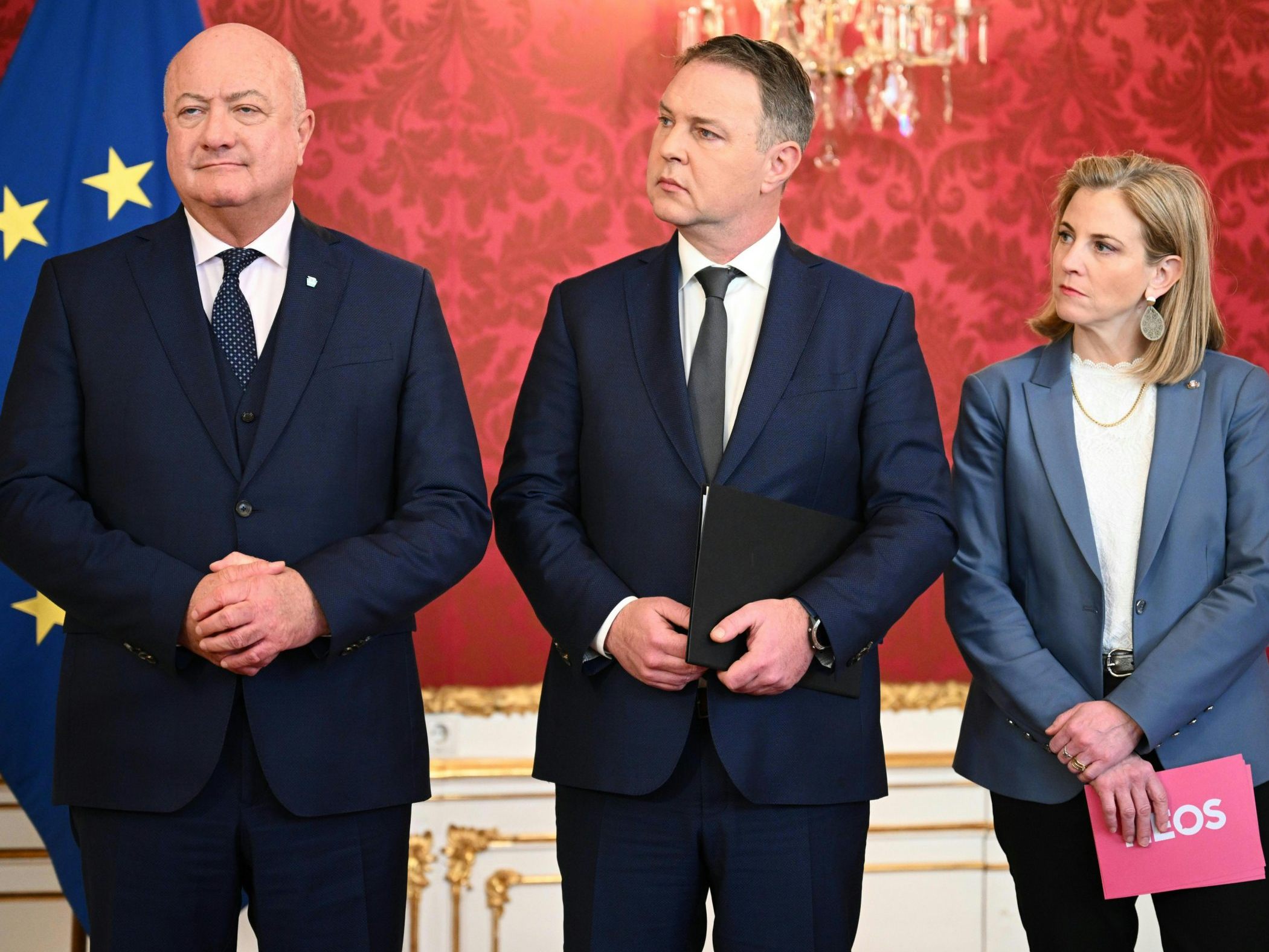 Die Parteichefs von ÖVP, SPÖ und NEOS am Samstag in der Hofburg. Die Parteichefs von ÖVP, SPÖ und NEOS am Samstag in der Hofburg.