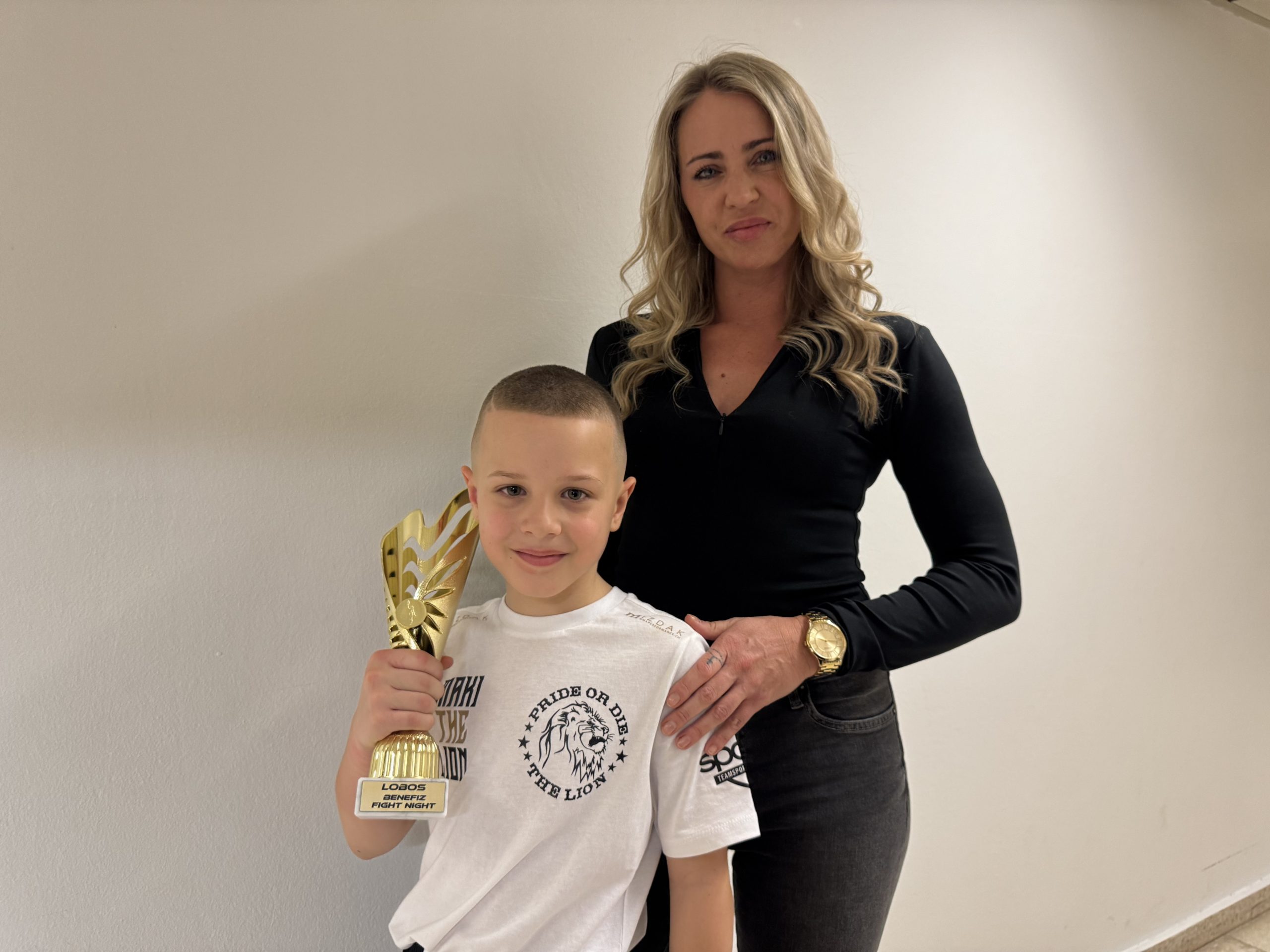 Noah Maxim Martic mit Mama Franziska Martic.