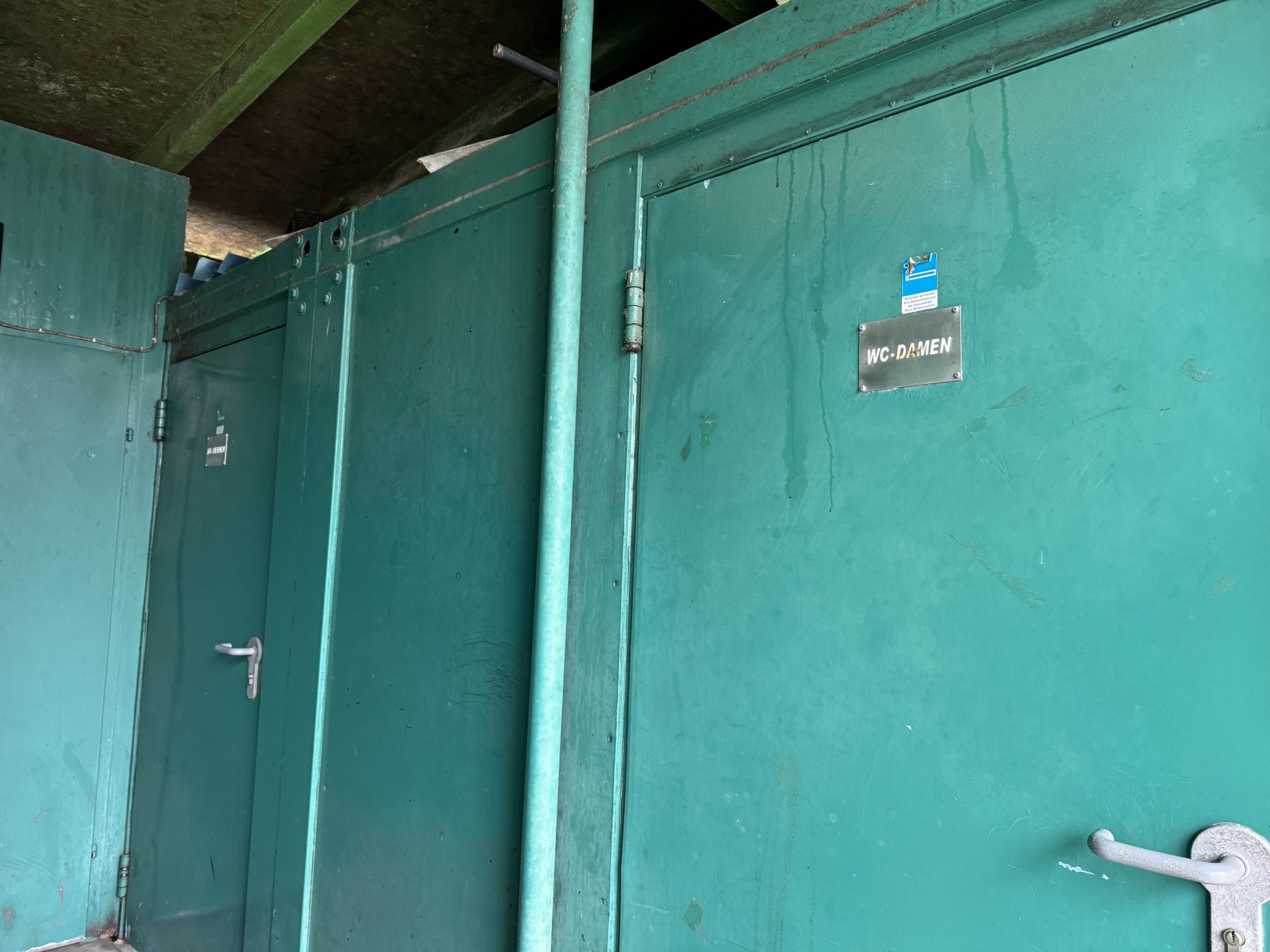 Die Clubhaus-Toiletten sind von nun an abgeschlossen.