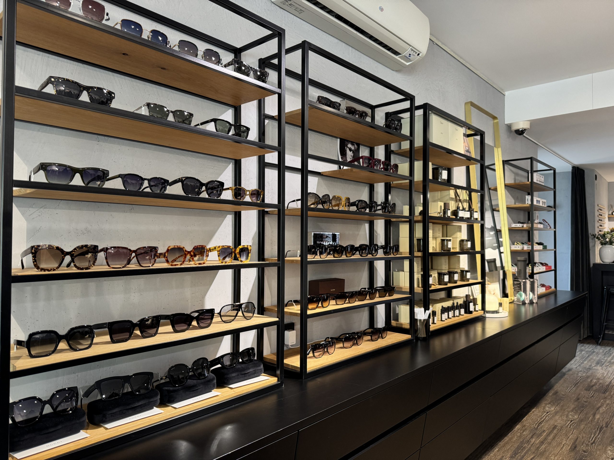 "Hingucker" ist österreichweit der allererste Eyewear Concept Store. "Hingucker" ist österreichweit der allererste Eyewear Concept Store.