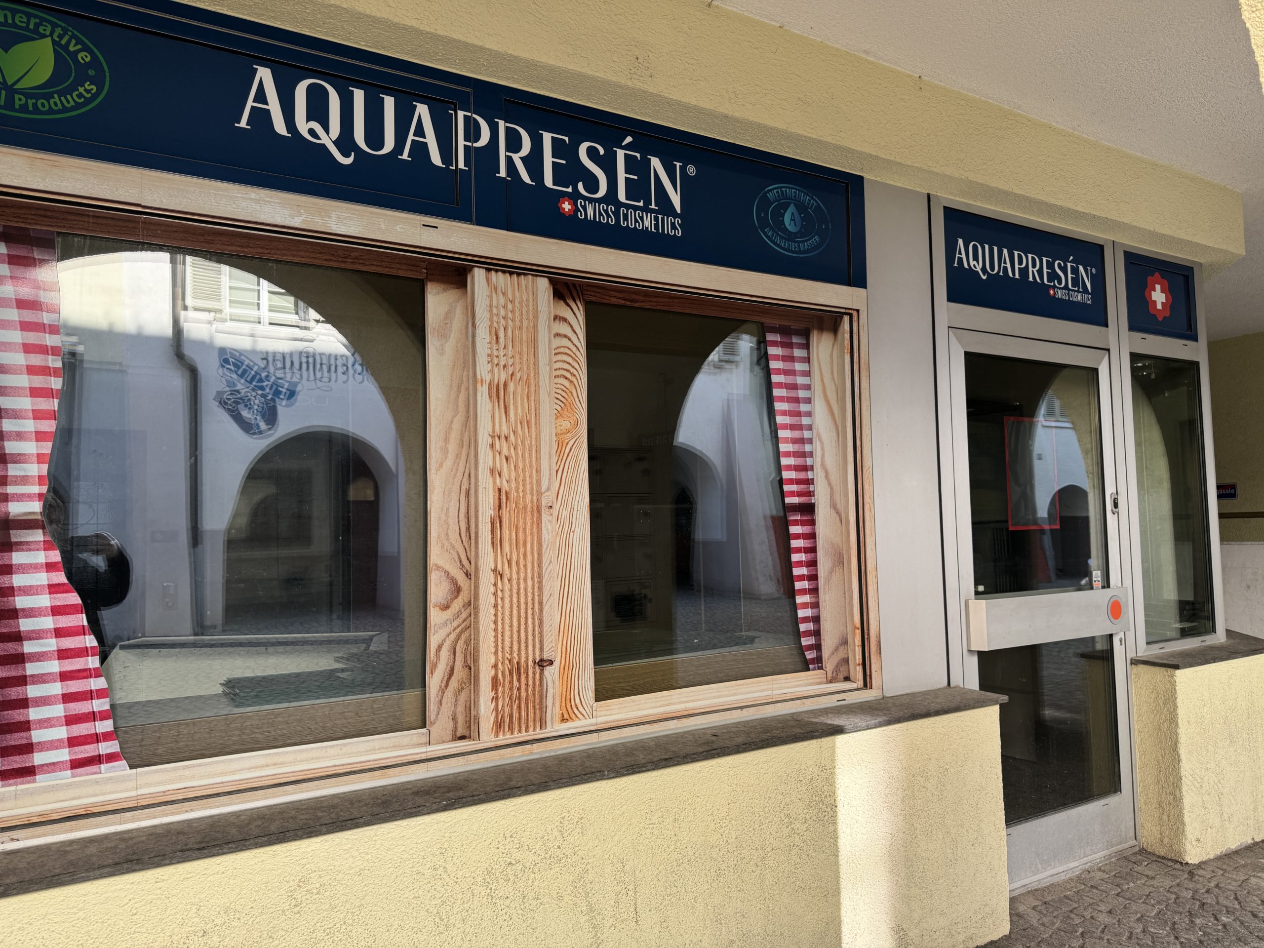 Auch dieser Shop steht augenscheinlich leer.