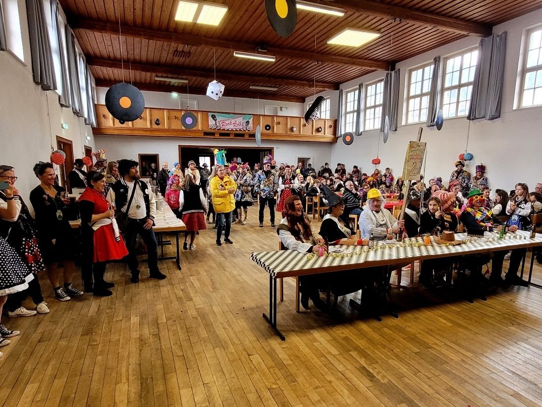 Die Narren übernehmen die Macht in Lochau. Einladung zur stimmungsvollen Absetzung des Bürgermeisters Frank Matt und der Gemeinderäte durch die Lochauer Faschingszünfte beim Gemeindeamt, anschließend Verurteilung in der Festhalle. Die Narren übernehmen die Macht in Lochau. Einladung zur stimmungsvollen Absetzung des Bürgermeisters Frank Matt und der Gemeinderäte durch die Lochauer Faschingszünfte beim Gemeindeamt, anschließend Verurteilung in der Festhalle.