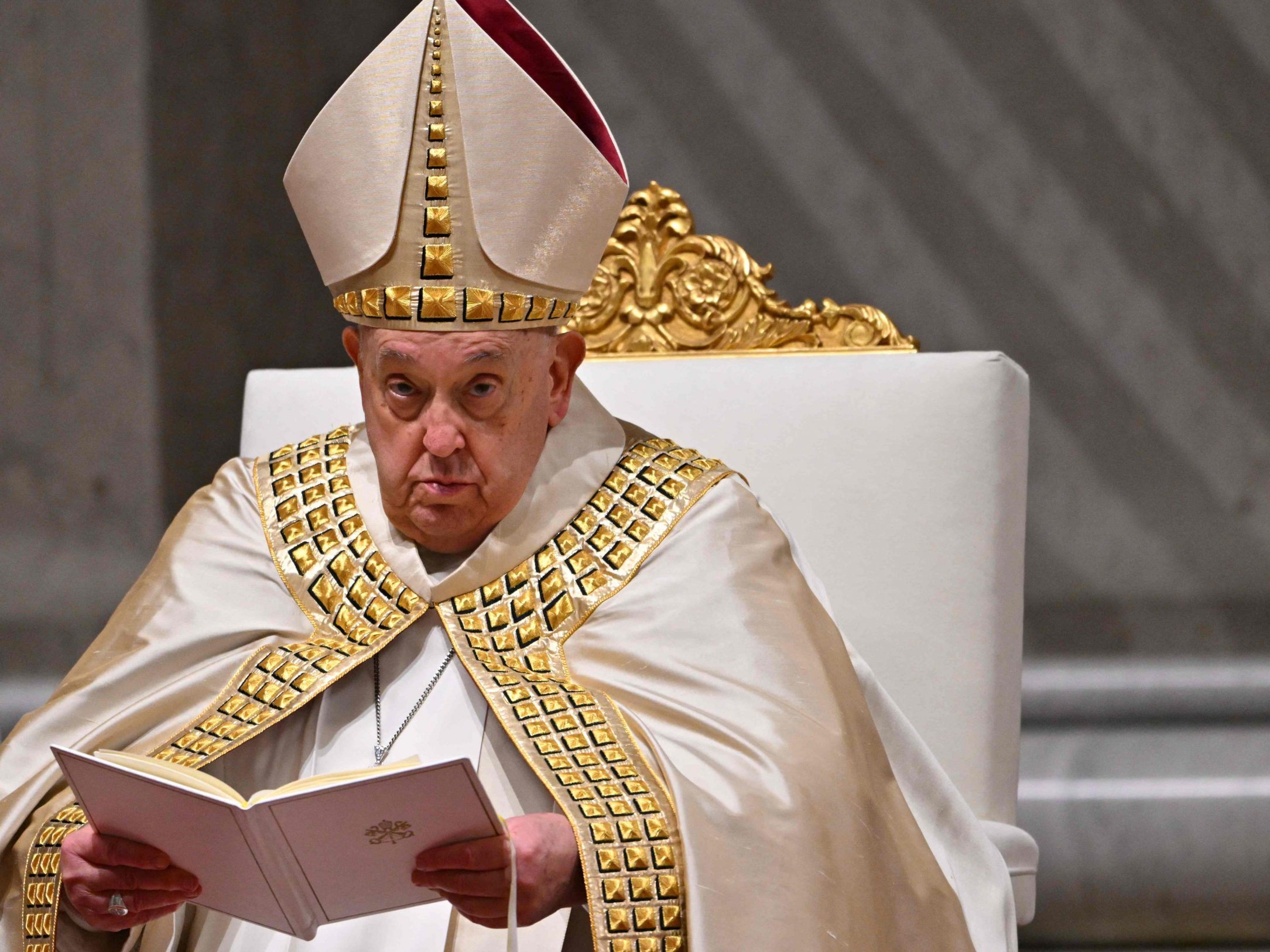 Pontifex erbrach nach Atemkrämpfen - Atemwerte "abrupt verschlechtert" - Prognose "bleibt verhalten"