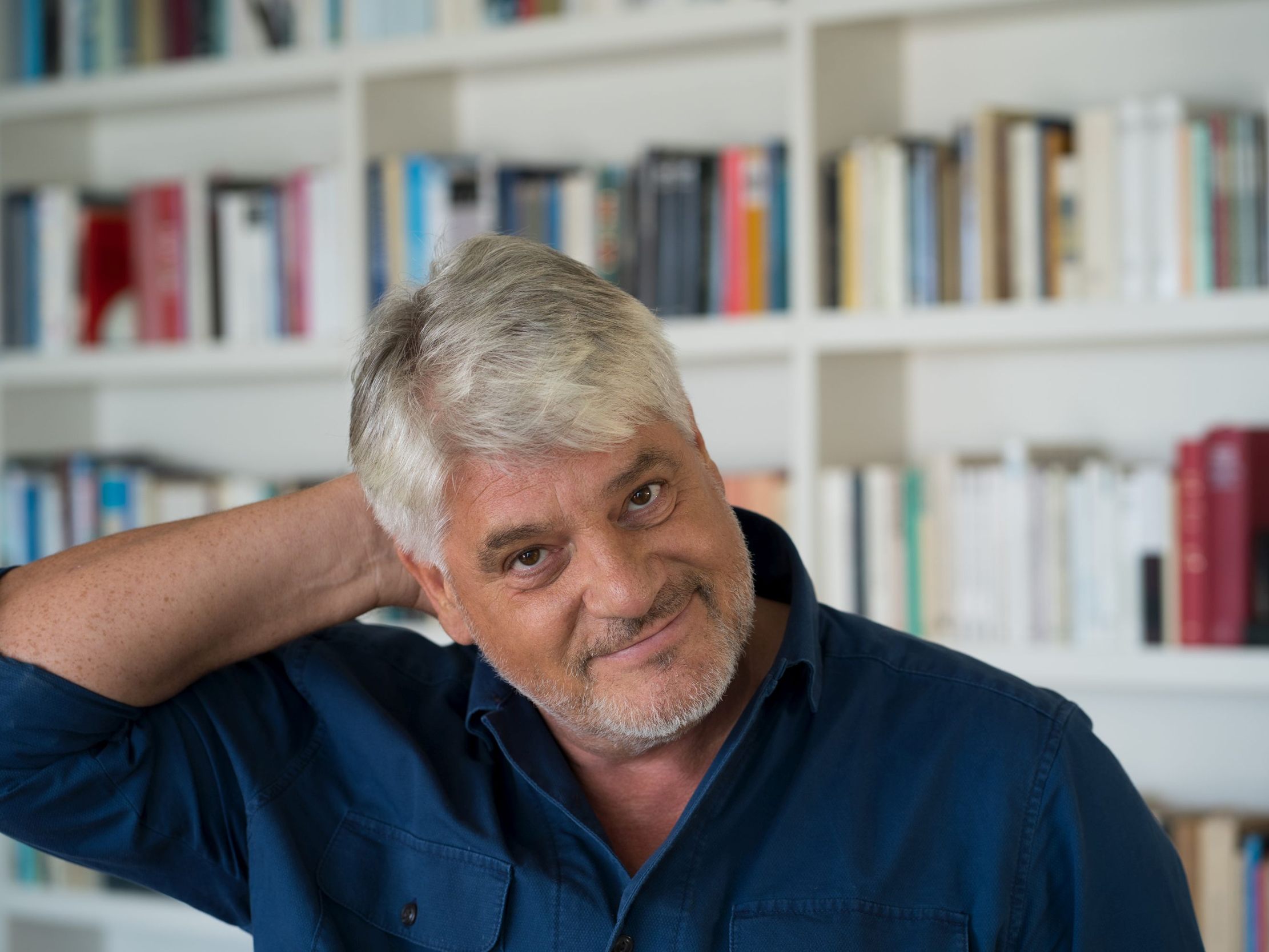 Der Autor Raoul Schrott hat über 6 Jahre lang für seinen "Atlas der Sternenhimmel" recherchiert. Der Autor Raoul Schrott hat über 6 Jahre lang für seinen "Atlas der Sternenhimmel" recherchiert.