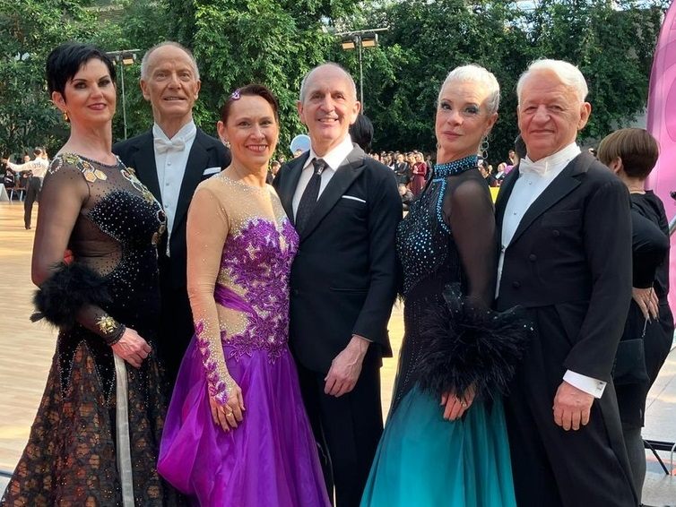 Von links: Astrid und Robert Rheinberger, Evelyn und Kurt Summer, Elisabeth und Stefan Szalay Von links: Astrid und Robert Rheinberger, Evelyn und Kurt Summer, Elisabeth und Stefan Szalay