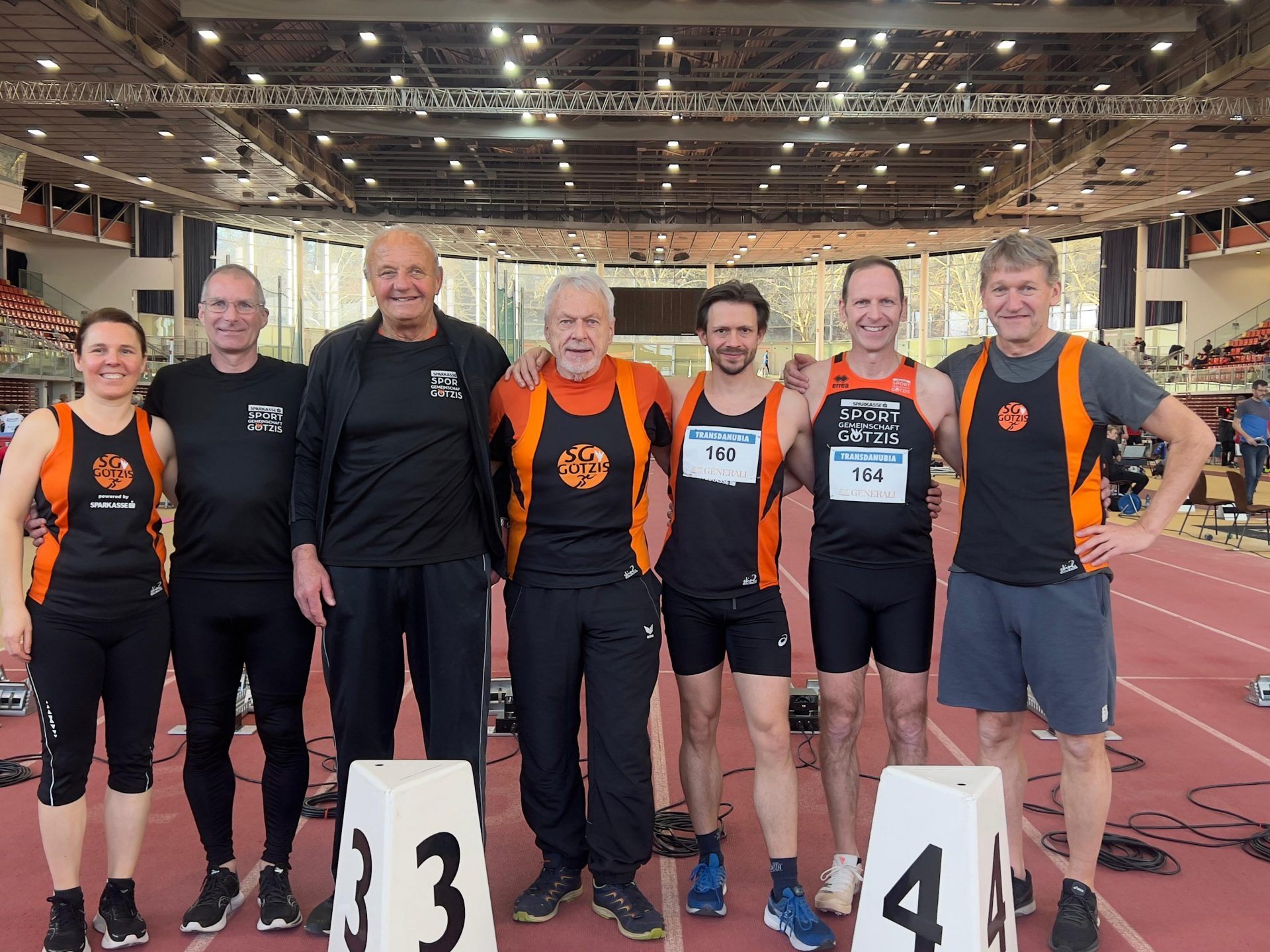 Das erfolgreiche Masters-Team der Sparkasse Sportgemeinschaft Götzis: Sandra Gossen, Eduard Gonaus, Radovan Rankovic, Jose Oberhauser, Mathias Johansen, Michael Riedmann, Günter Maurer. Das erfolgreiche Masters-Team der Sparkasse Sportgemeinschaft Götzis: Sandra Gossen, Eduard Gonaus, Radovan Rankovic, Jose Oberhauser, Mathias Johansen, Michael Riedmann, Günter Maurer.