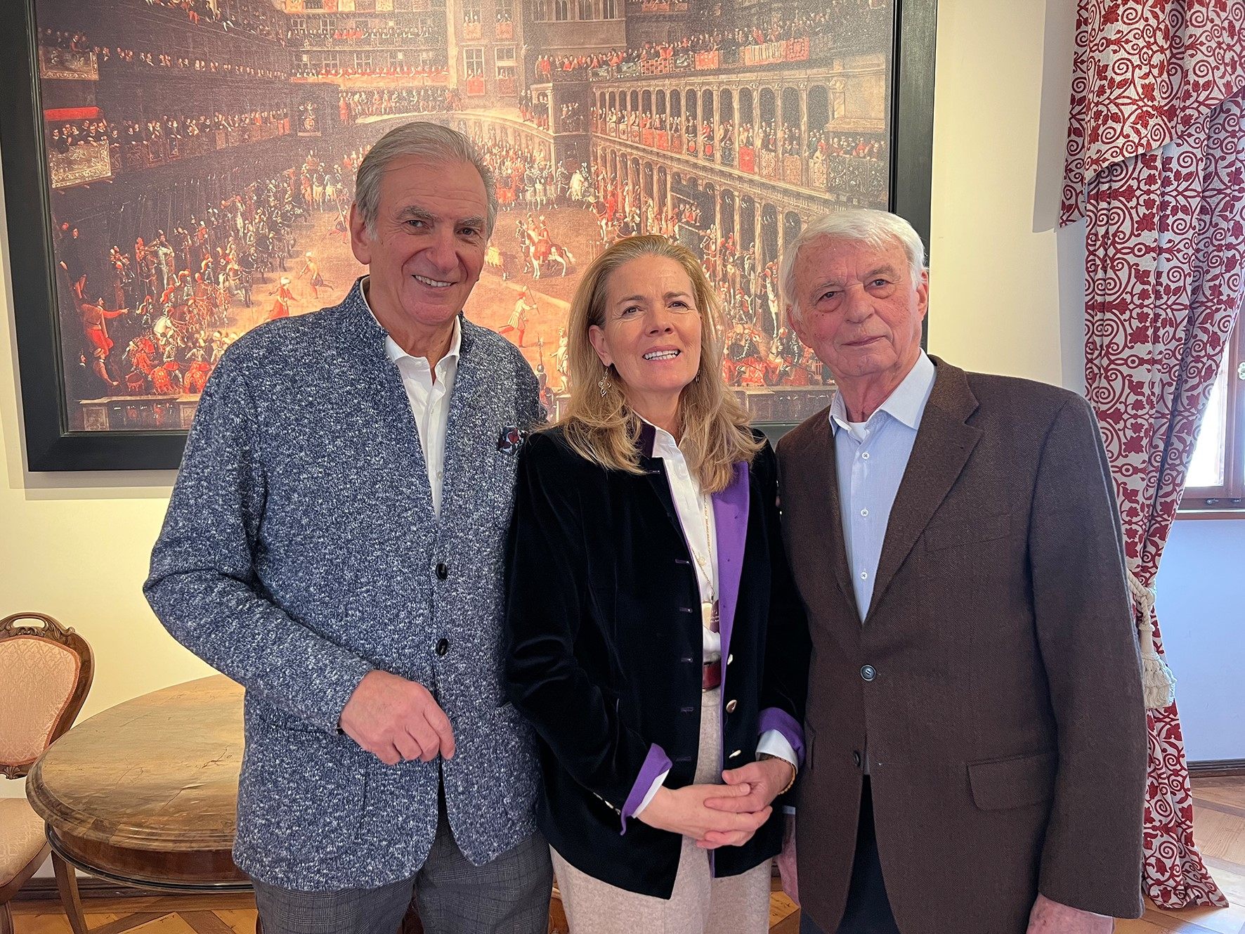 v. l. Intendant Irakli Gogibedaschwili sowie Präsidentin Stéphanie Waldburg-Zeil und Obmann Josef Kloiber (Verein der Freunde des Kammerorchesters Arpeggione)