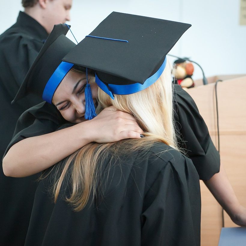 Die Akademiker-Arbeitslosenquote ist konstant niedrig.