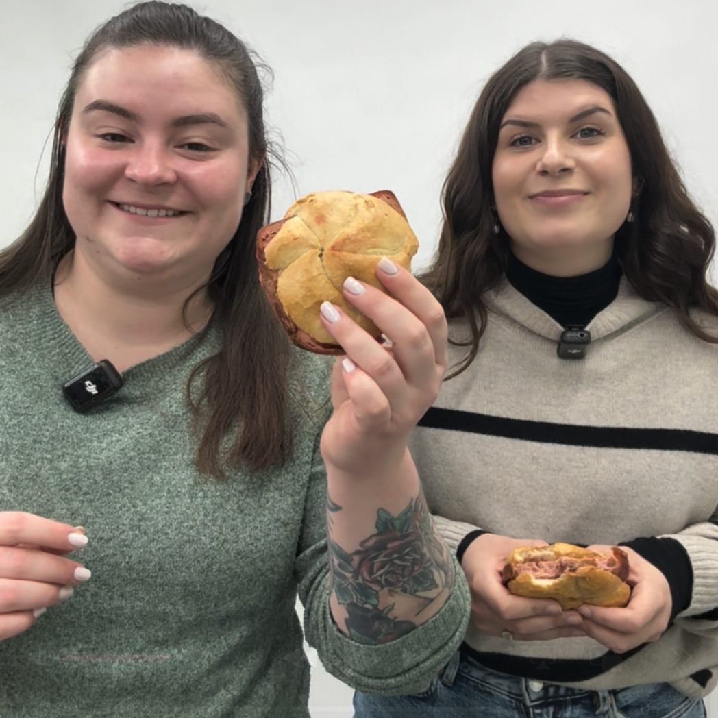 Lisa und Valentina haben den Konfetti-Leberkäse getestet.
