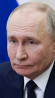 Kreml-Chef Putin lässt sich Zeit mit Antwort auf Waffenruhe-Vorschlag.