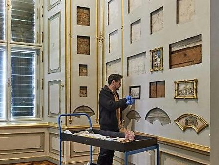Bei der Restaurierung des Miniaturenkabinetts im Wiener Schloss Schönbrunn konnte man einige überraschende Entdeckungen machen. Bei der Restaurierung des Miniaturenkabinetts im Wiener Schloss Schönbrunn konnte man einige überraschende Entdeckungen machen.
