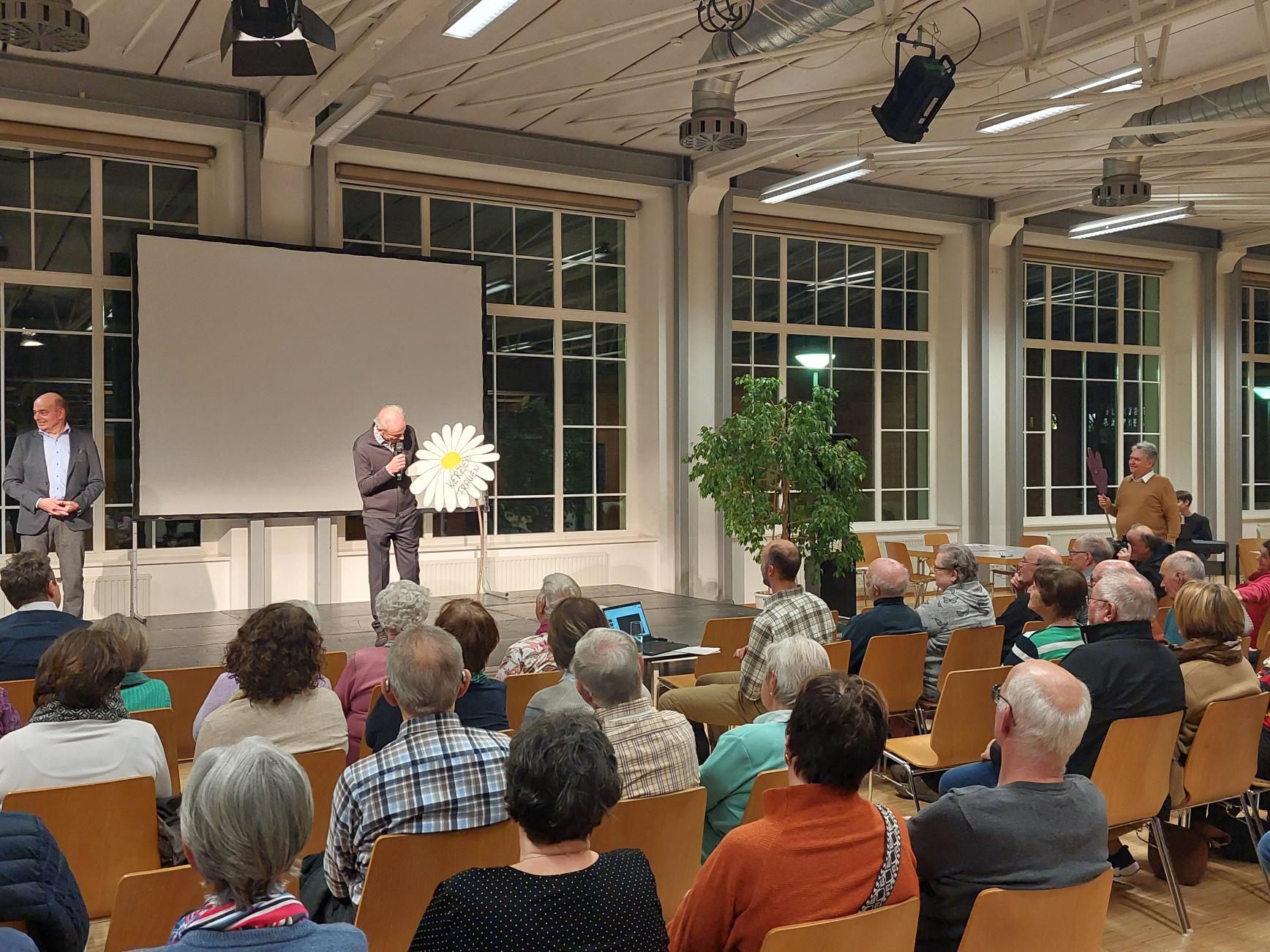 Szene aus der Pfarrversammlung 2024