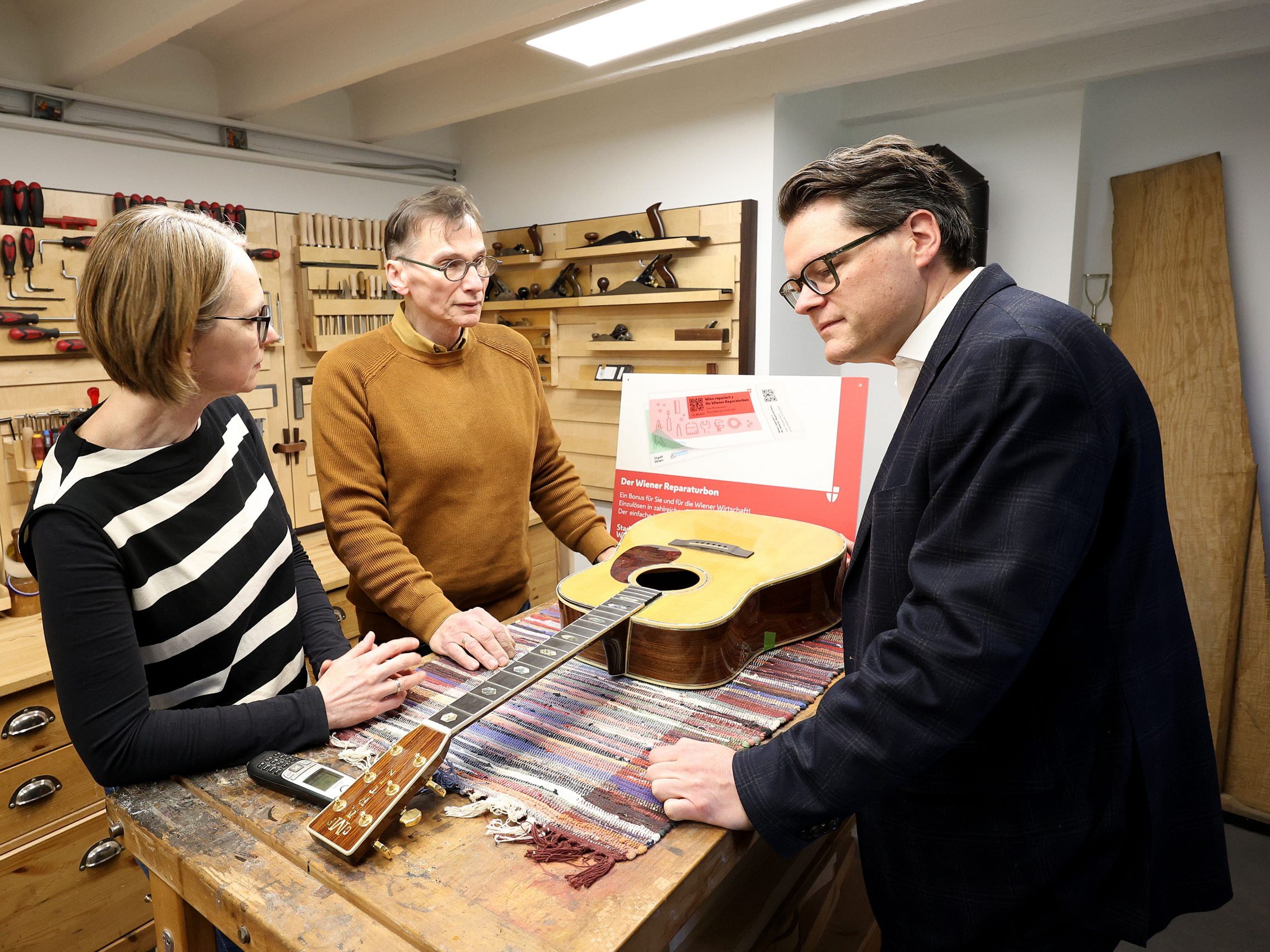 Der Reparaturbon kann bei teilnehmenden Betrieben des Wiener Reparaturnetzwerks eingelöst werden. Der Reparaturbon kann bei teilnehmenden Betrieben des Wiener Reparaturnetzwerks eingelöst werden.