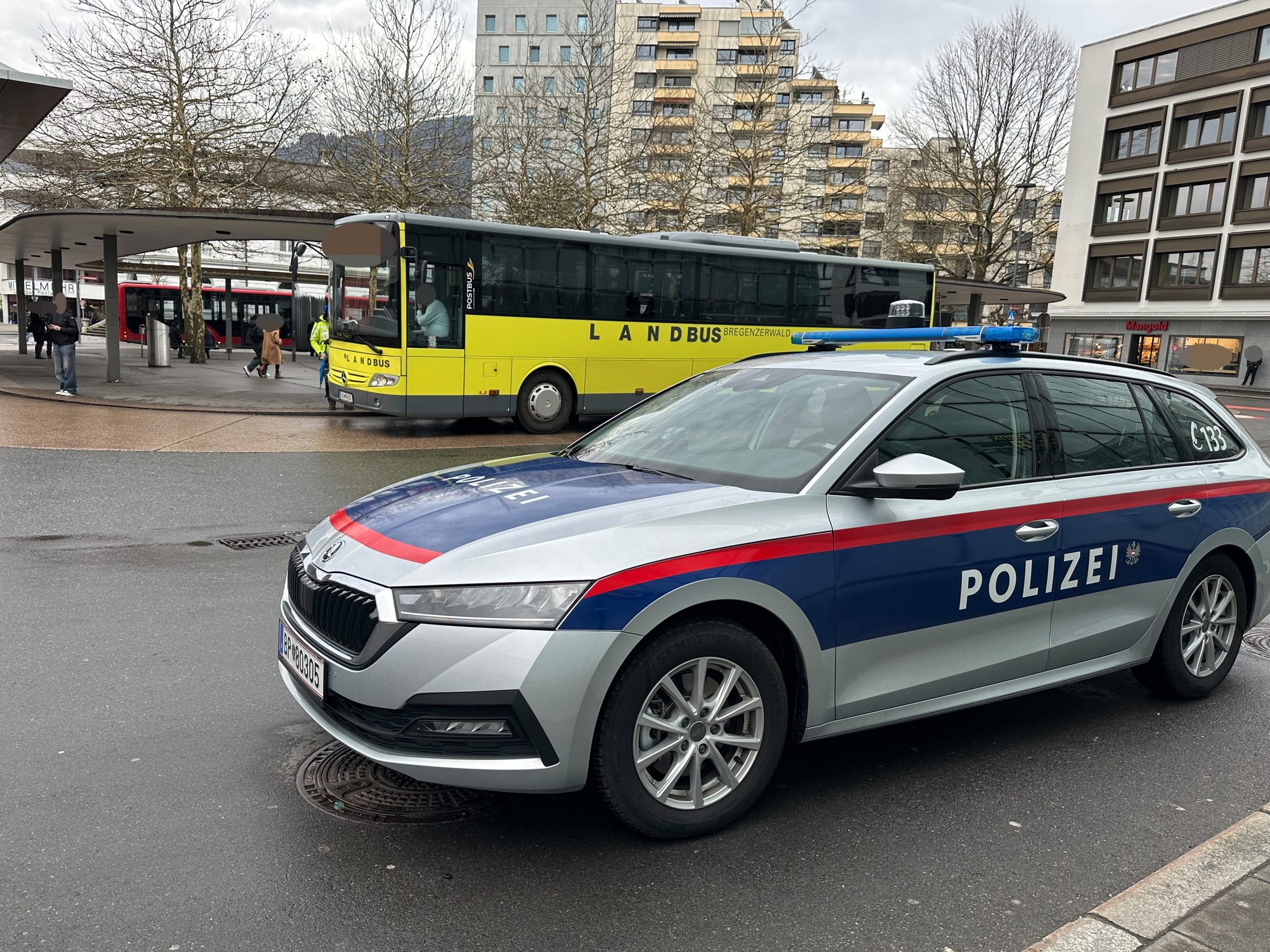Die Polizei war beim Bahnhofsgelände vor Ort.