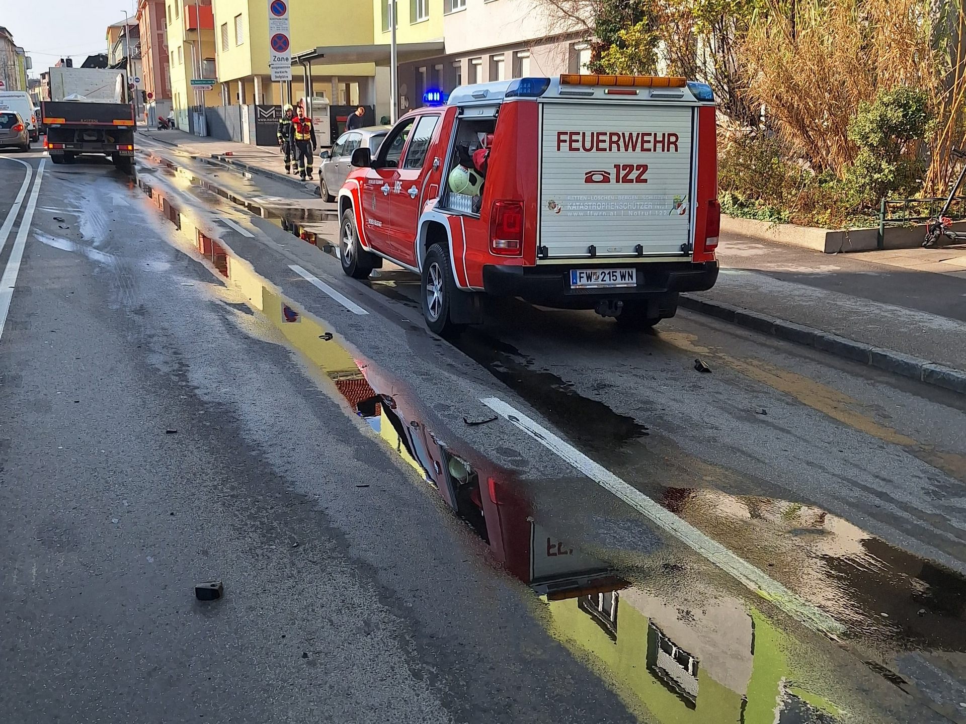 Eine Dieselspur legte die Grazerstraße lahm. Eine Dieselspur legte die Grazerstraße lahm.