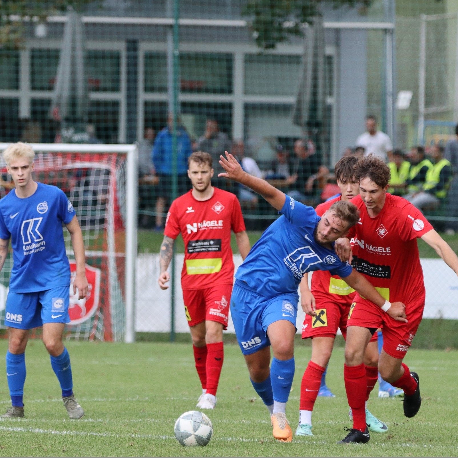 Sieben Klubs sind in der Eliteliga abstiegsgefährdet.