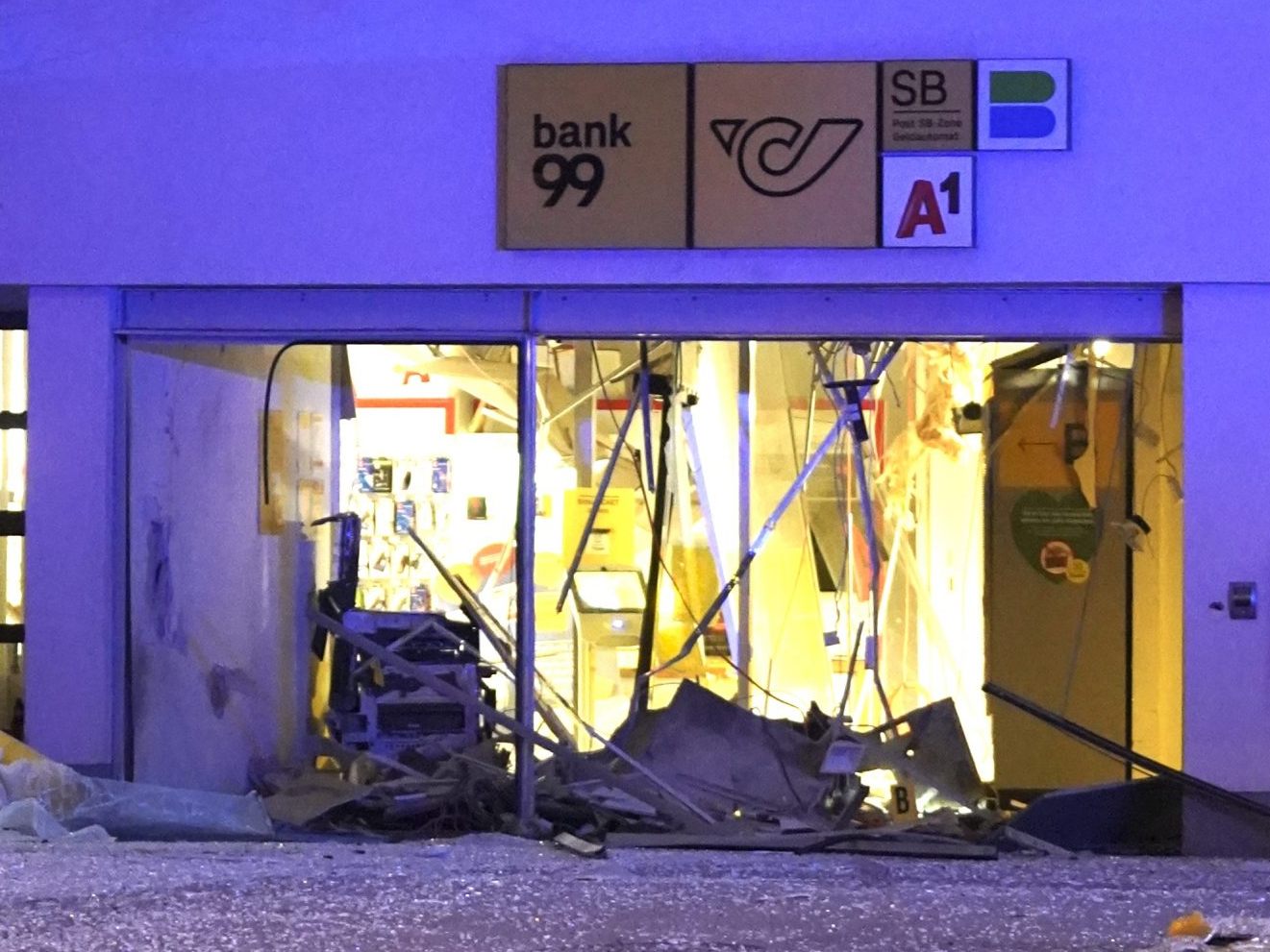 Eine der Bankomatsprengungen ereignete sich in einer Postfiliale in der Wagramer Straße. Eine der Bankomatsprengungen ereignete sich in einer Postfiliale in der Wagramer Straße.