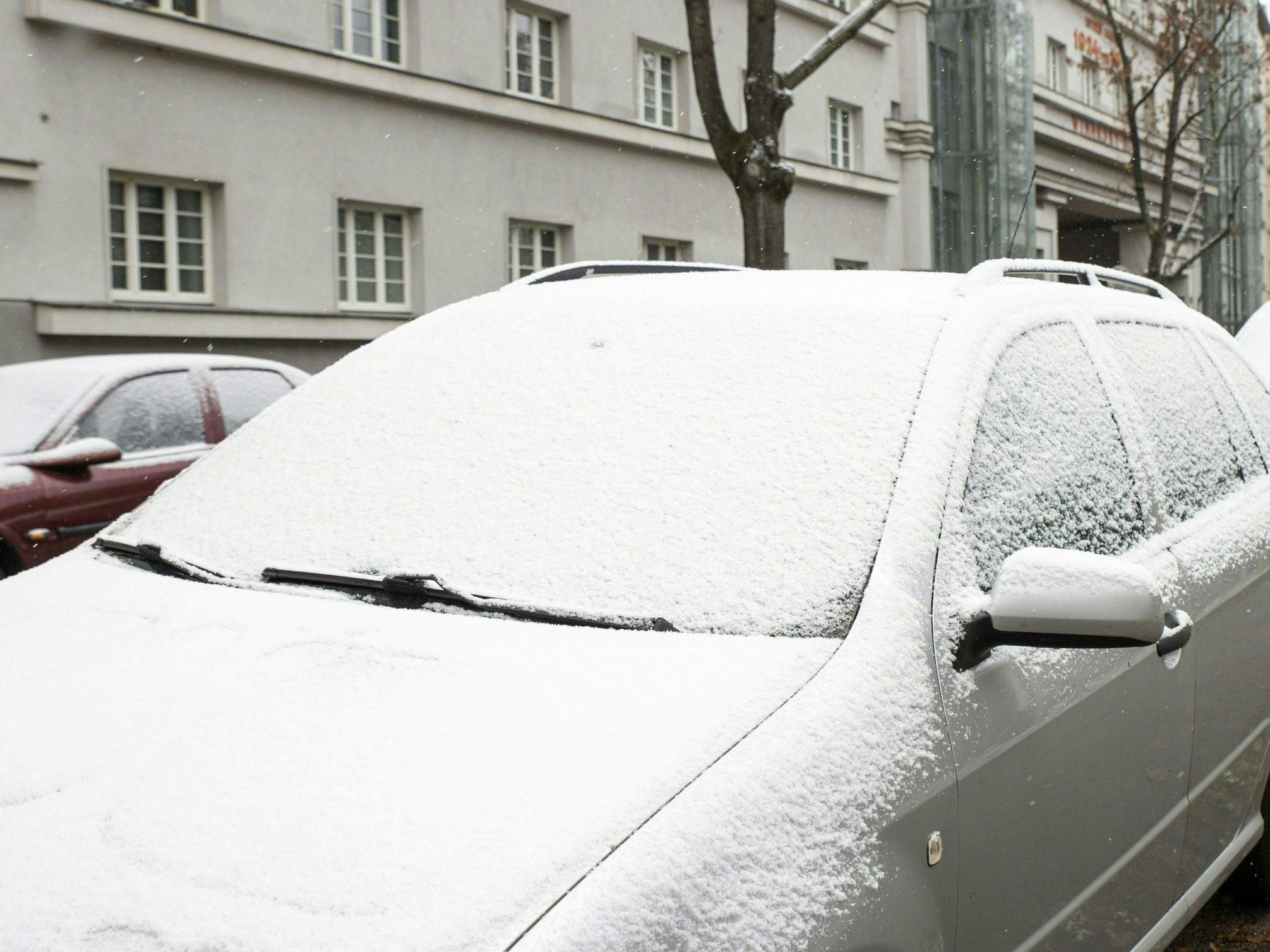 Schnee- und Graupelschauer gibt es zum Wochenstart. Schnee- und Graupelschauer gibt es zum Wochenstart.