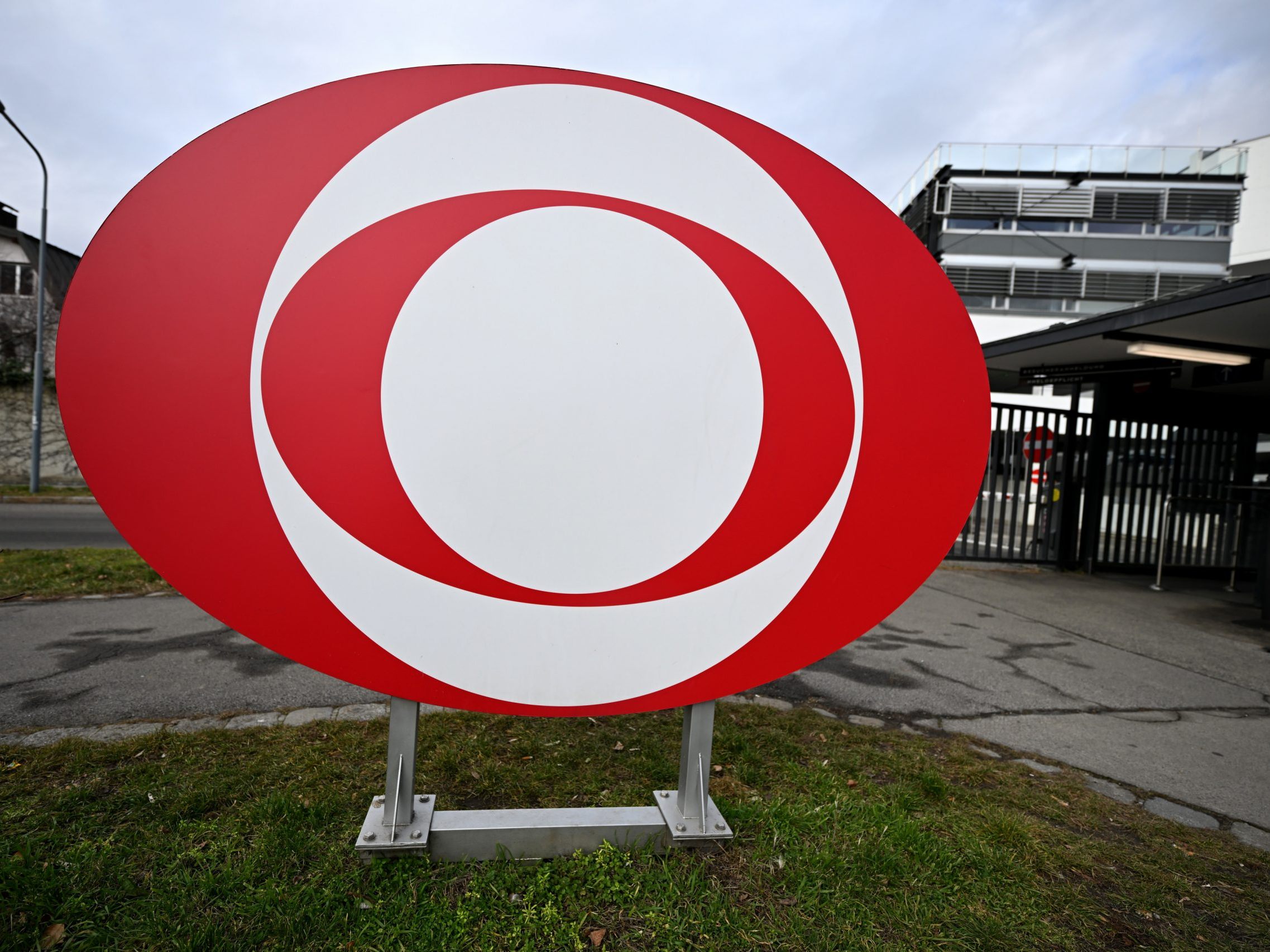Ohne eine Erhöhung des ORF-Beitrags muss der öffentlich-rechtliche Sender bis 2031 weitere 220 Millionen Euro einsparen. Ohne eine Erhöhung des ORF-Beitrags muss der öffentlich-rechtliche Sender bis 2031 weitere 220 Millionen Euro einsparen.