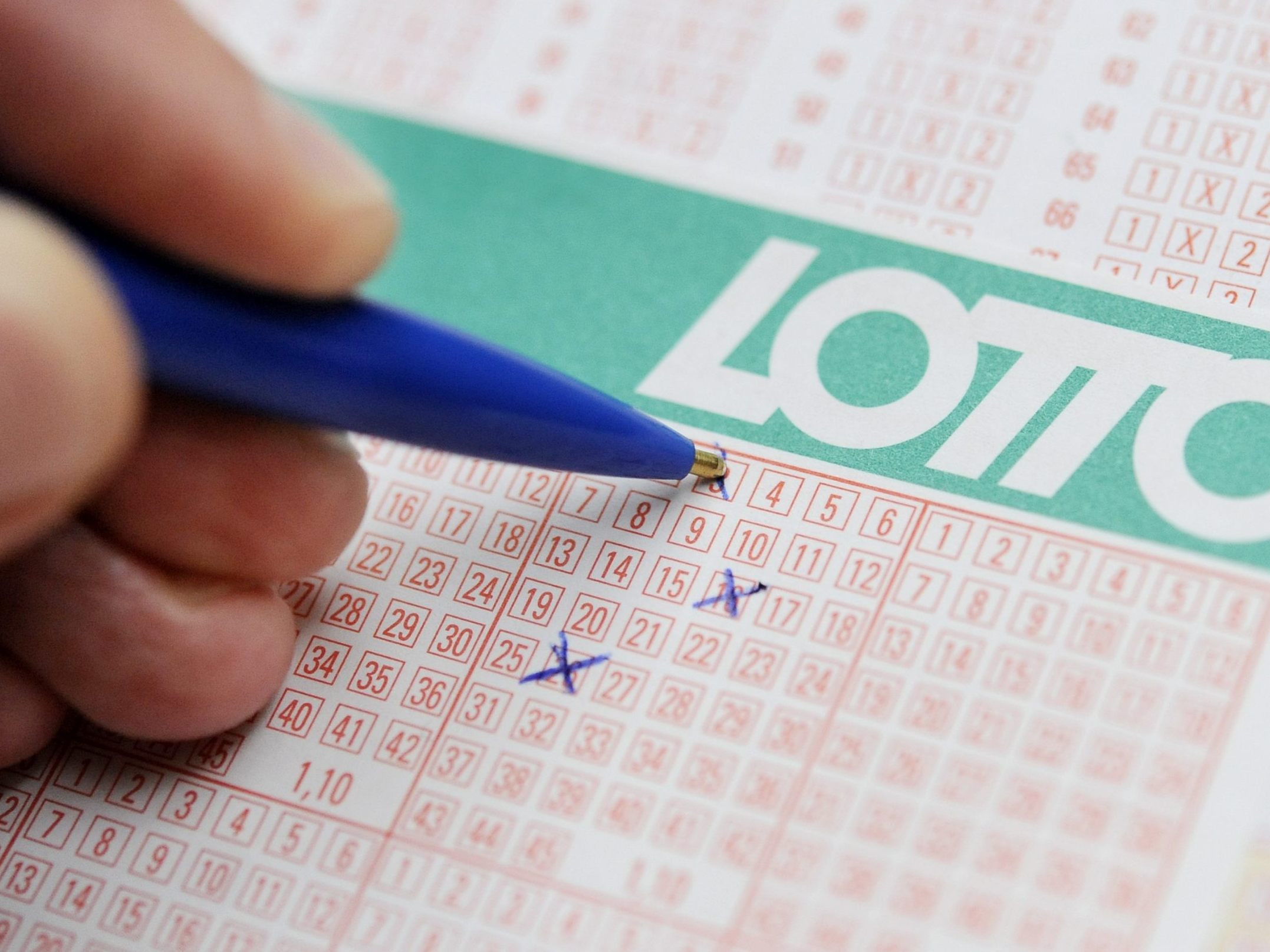 Insgesamt wurden für die Ziehung am Sonntag mehr als 9,3 Millionen Tipps abgegeben.