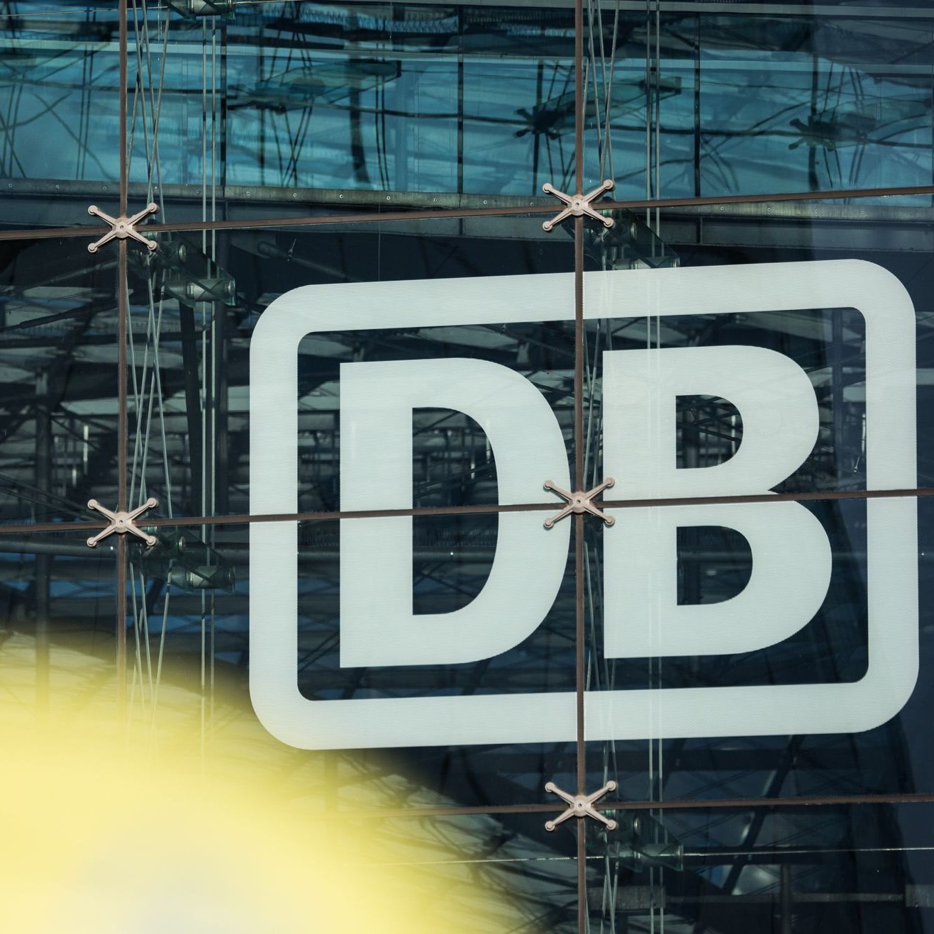 Die Deutsche Bahn investiert massiv in die Erneuerung ihres Streckennetztes. Das hat auch Auswirkungen auf die ÖBB.