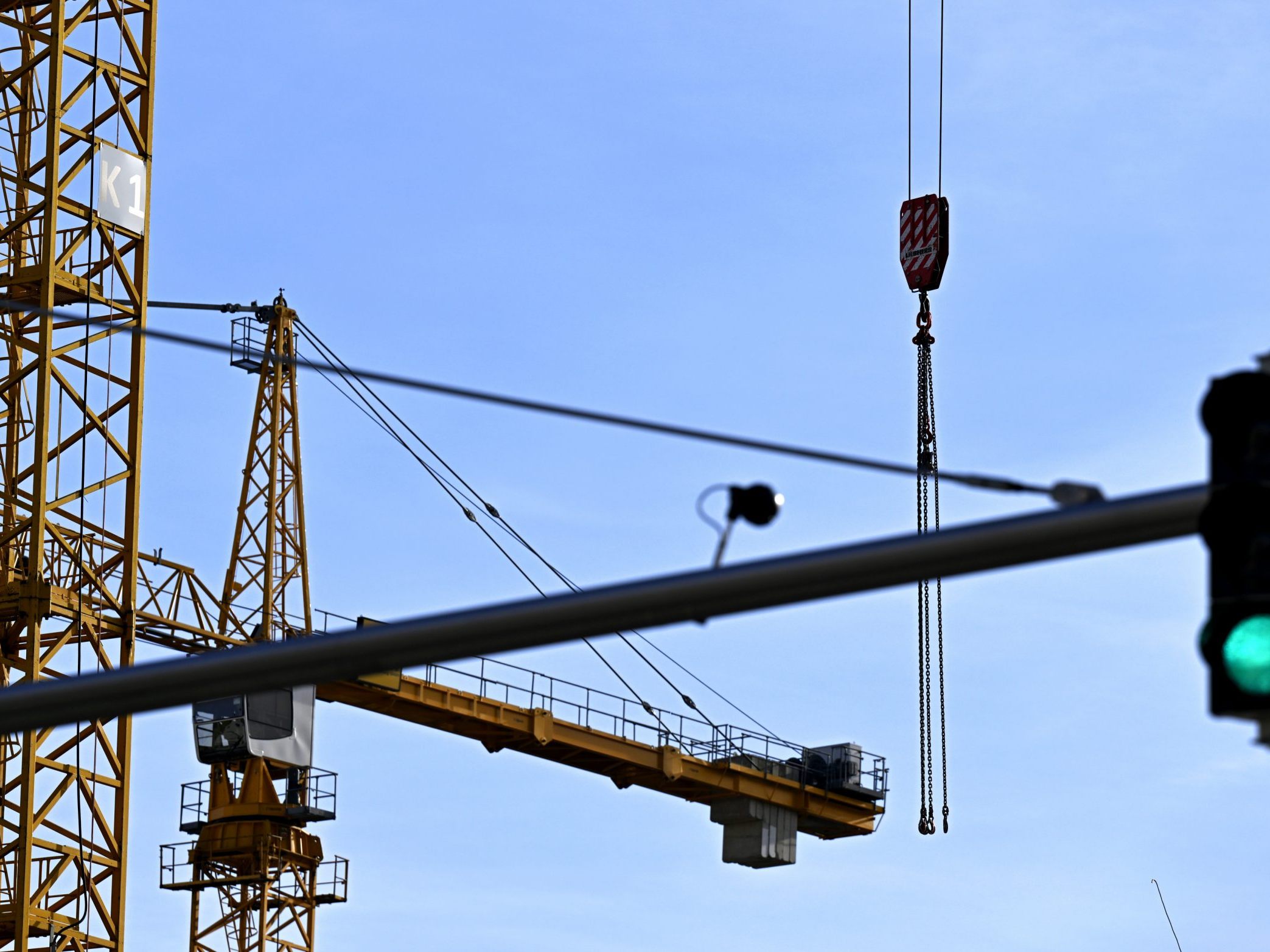 Die Wirtschaft in Österreich schwächelt weiterhin. Positive Signale kommen vom Bau. Die Wirtschaft in Österreich schwächelt weiterhin. Positive Signale kommen vom Bau.