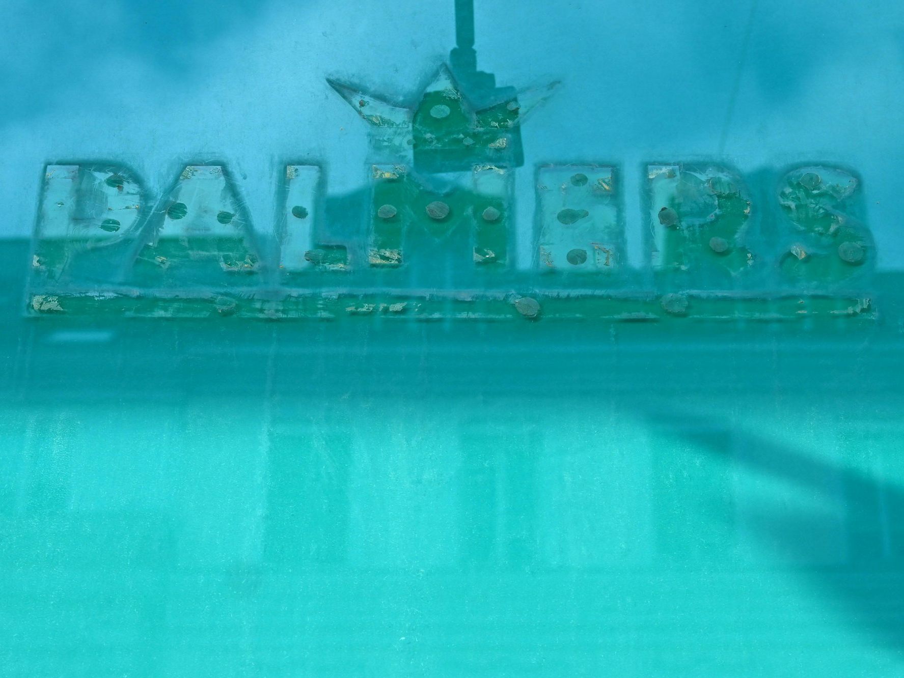 Palmers schließt 36 Filialen.