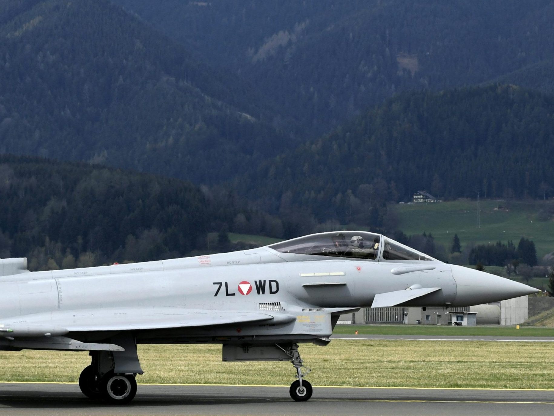 Ortswechsel für drei Eurofighter.