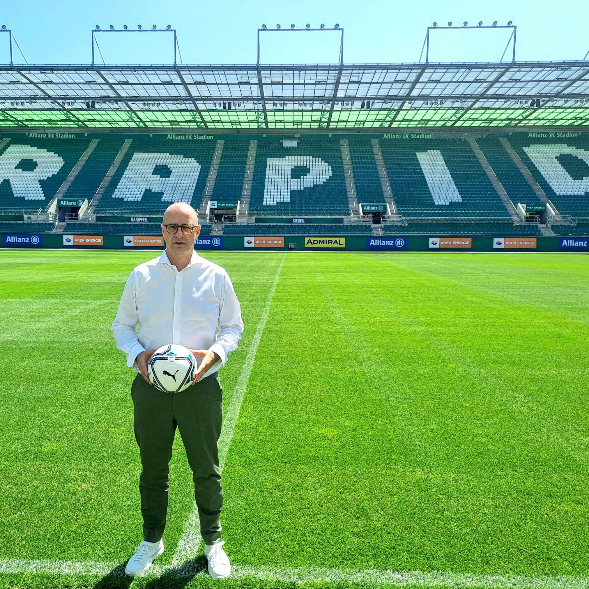 Rapid Wien hat sich vorzeitig von seinem Wirtschafts-Chef Knipping getrennt.