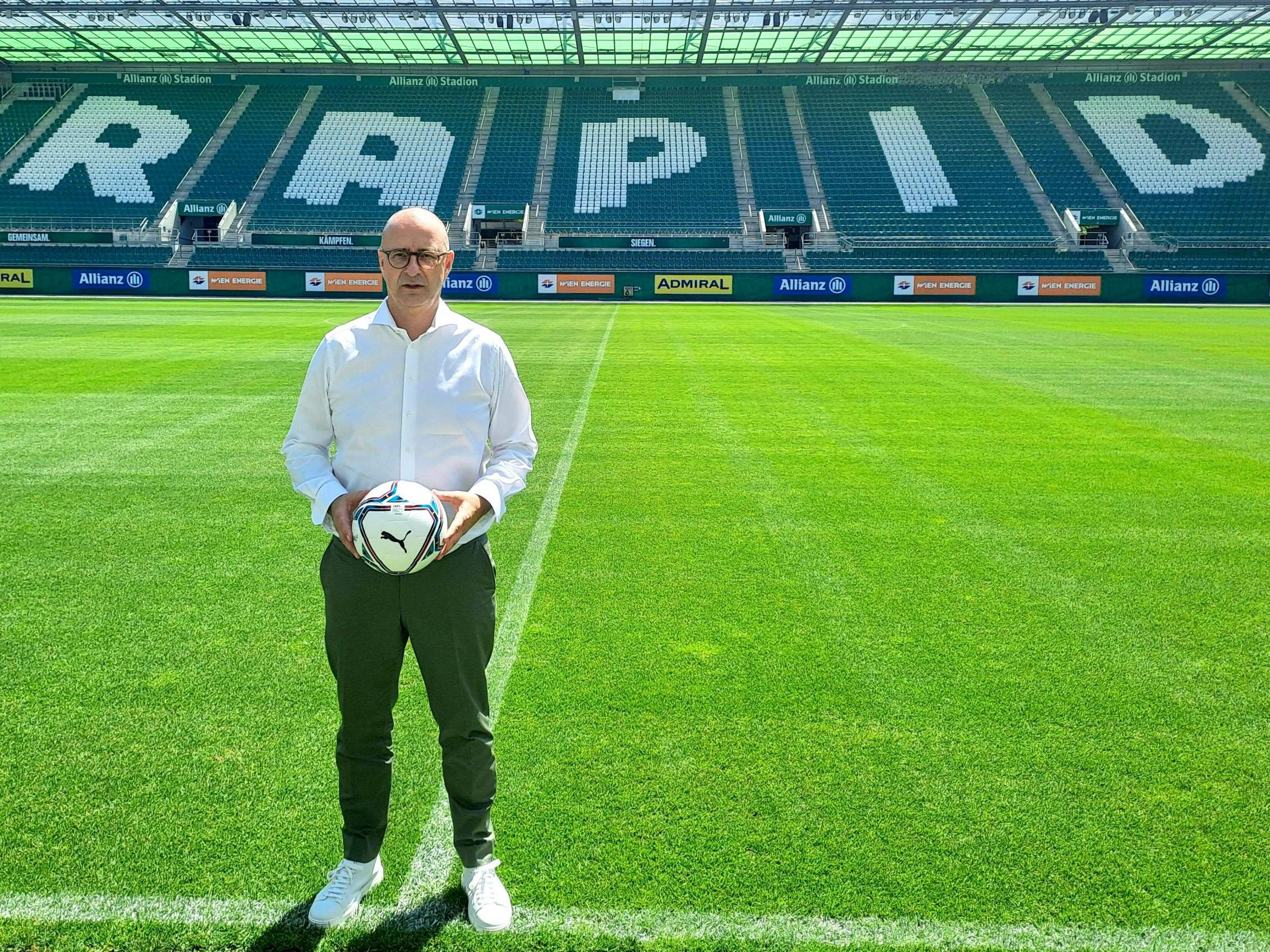 Rapid Wien hat sich vorzeitig von seinem Wirtschafts-Chef Knipping getrennt. Rapid Wien hat sich vorzeitig von seinem Wirtschafts-Chef Knipping getrennt.
