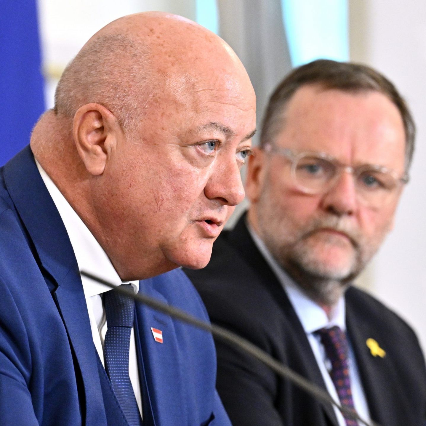 Innenminister Gerhard Karner (ÖVP), Bundeskanzler Christian Stocker (ÖVP) und Staatssekretär Josef Schellhorn (NEOS, von links).