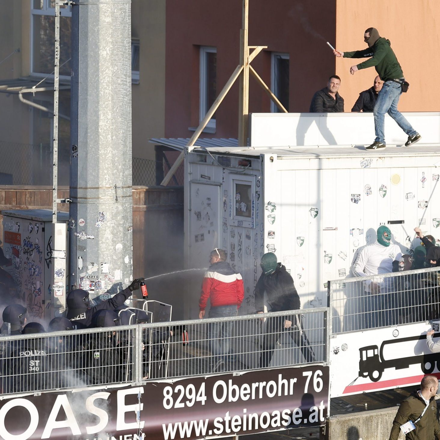Vor Spielbeginn kam es zu Zusammenstößen zwischen Polizei und Rapid-Fans.