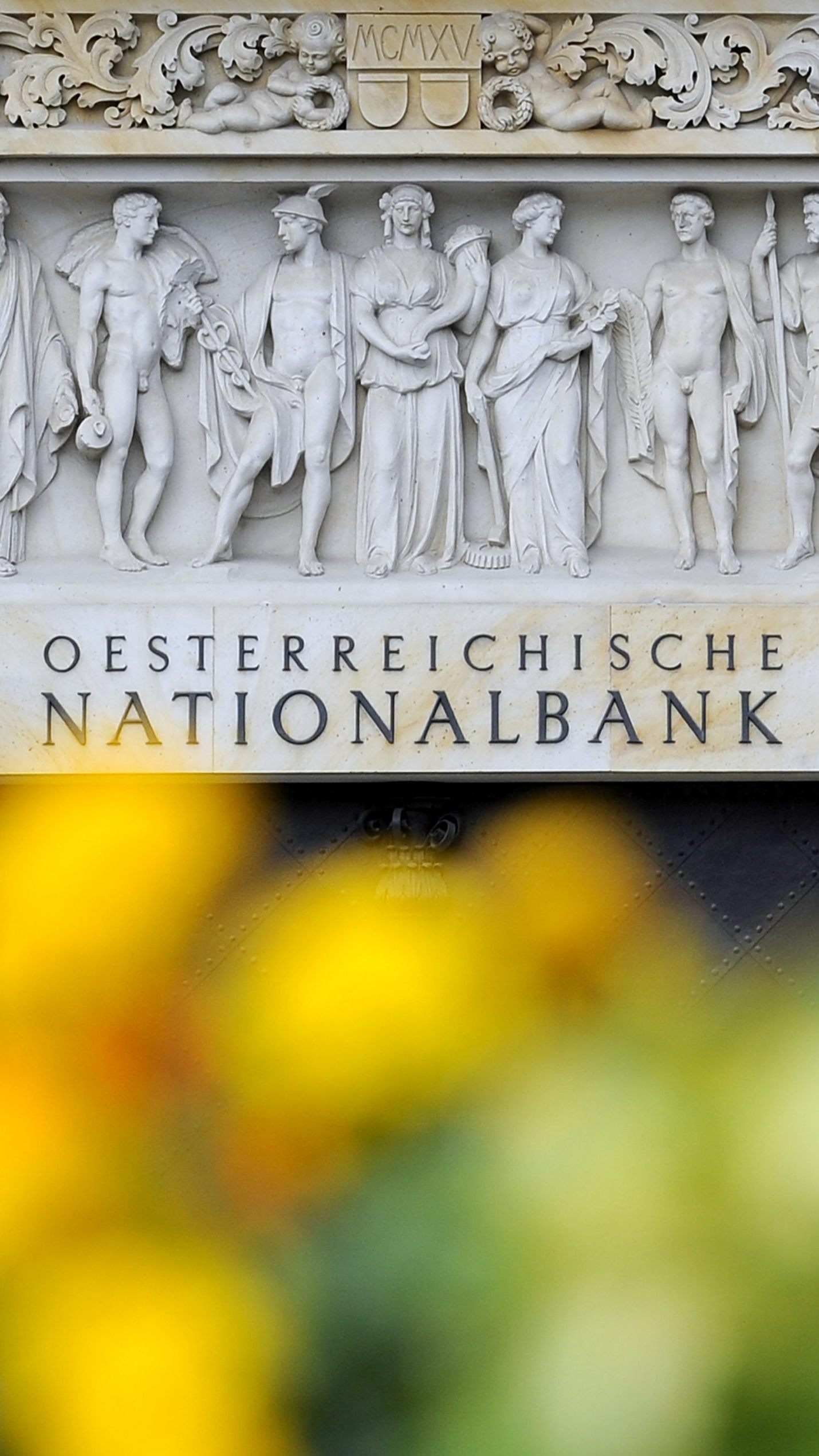 Die OeNB erwartet ein hohes Defizit und senkt die Wachstumsprognose.