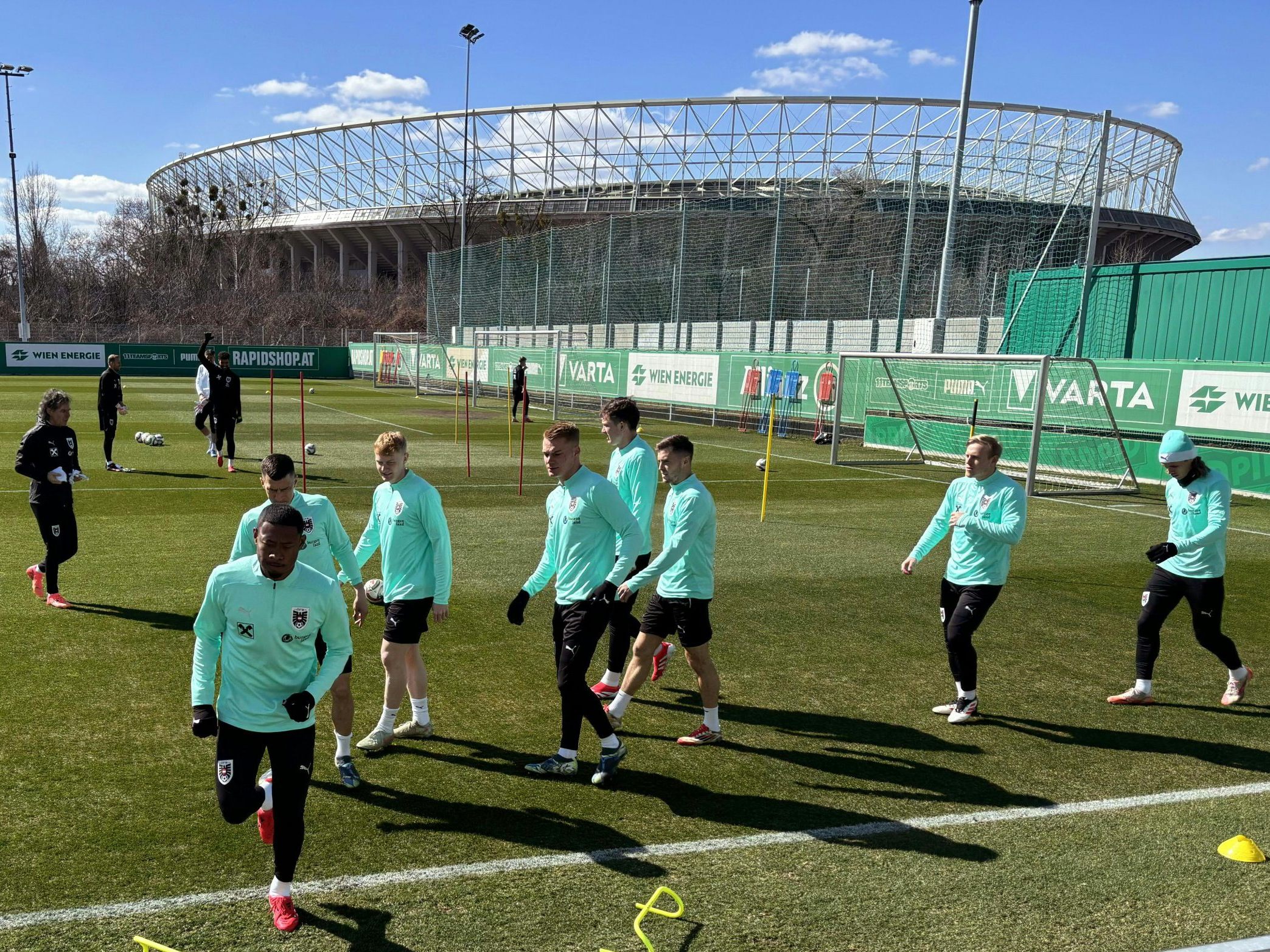 David Alaba und seine ÖFB-Teamkollegen beim Training. David Alaba und seine ÖFB-Teamkollegen beim Training.