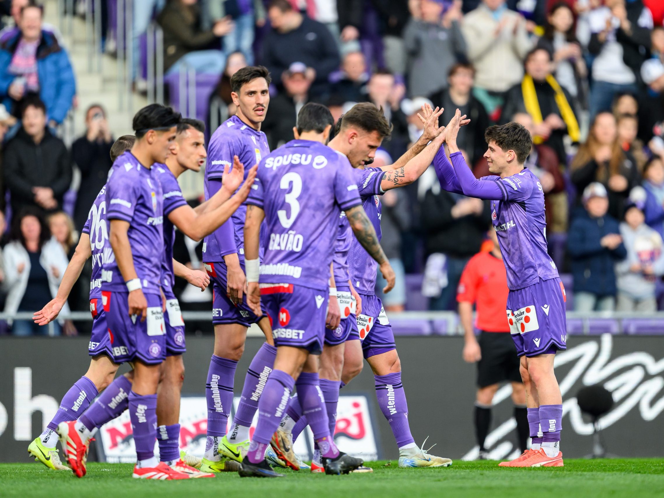 Die "Veilchen" bezwangen Austria Klagenfurt ohne Probleme. Die "Veilchen" bezwangen Austria Klagenfurt ohne Probleme.