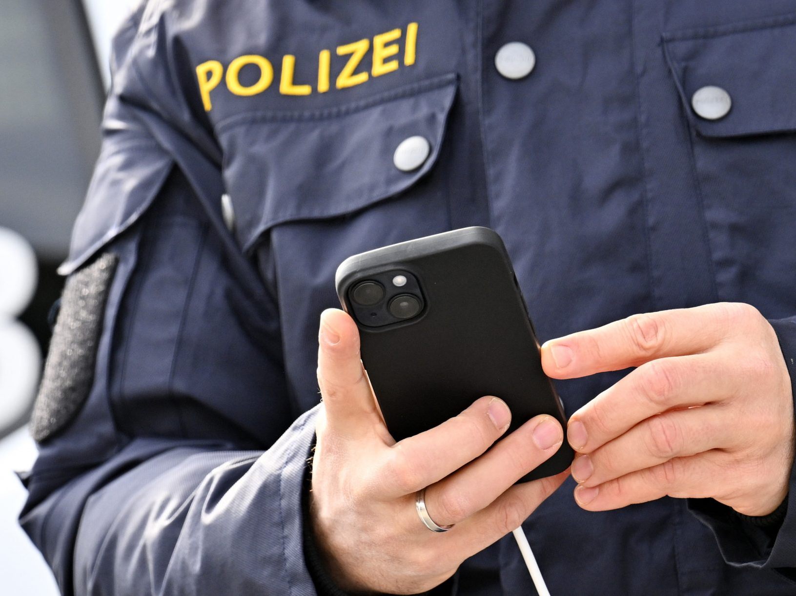 Die Polizei erwischte einen Temposünder mit doppelter Geschwindigkeit. Die Polizei erwischte einen Temposünder mit doppelter Geschwindigkeit.