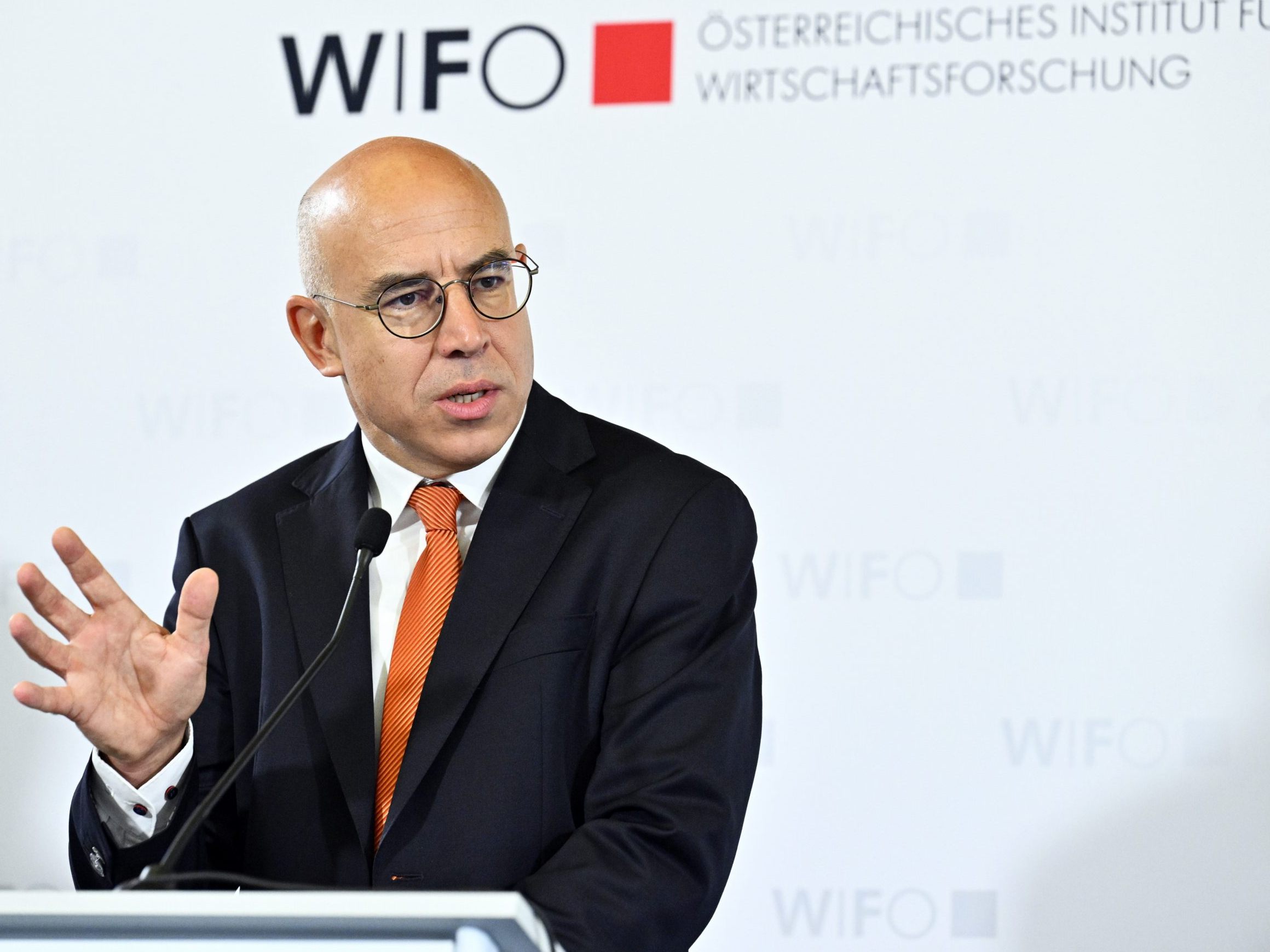 2025 will die Dreierkoalition 6,3 Milliarden Euro einsparen. 2025 will die Dreierkoalition 6,3 Milliarden Euro einsparen.