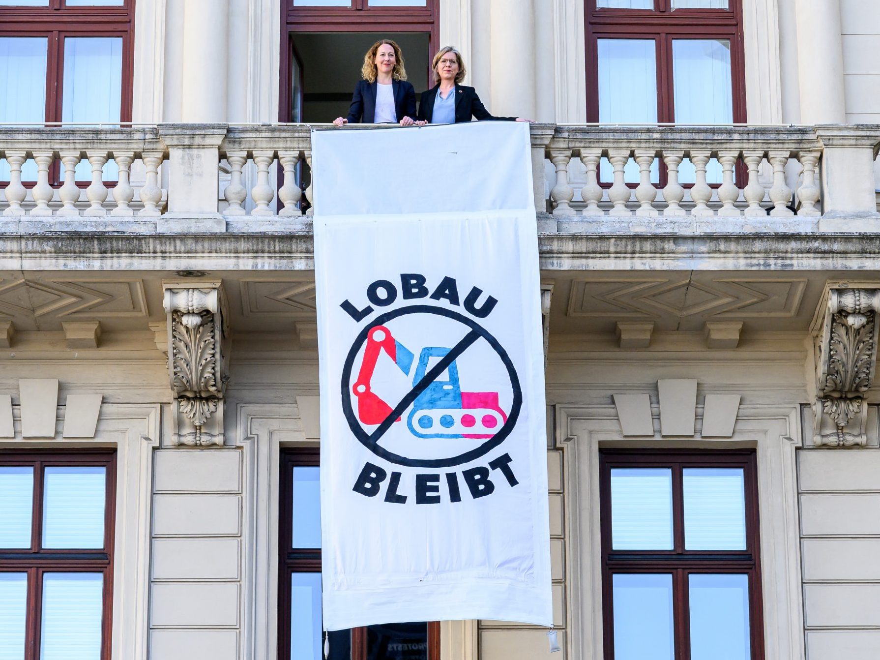 Die Grünen warnen vor dem "türkis-rot-pinken Abrissbagger". Die Grünen warnen vor dem "türkis-rot-pinken Abrissbagger".