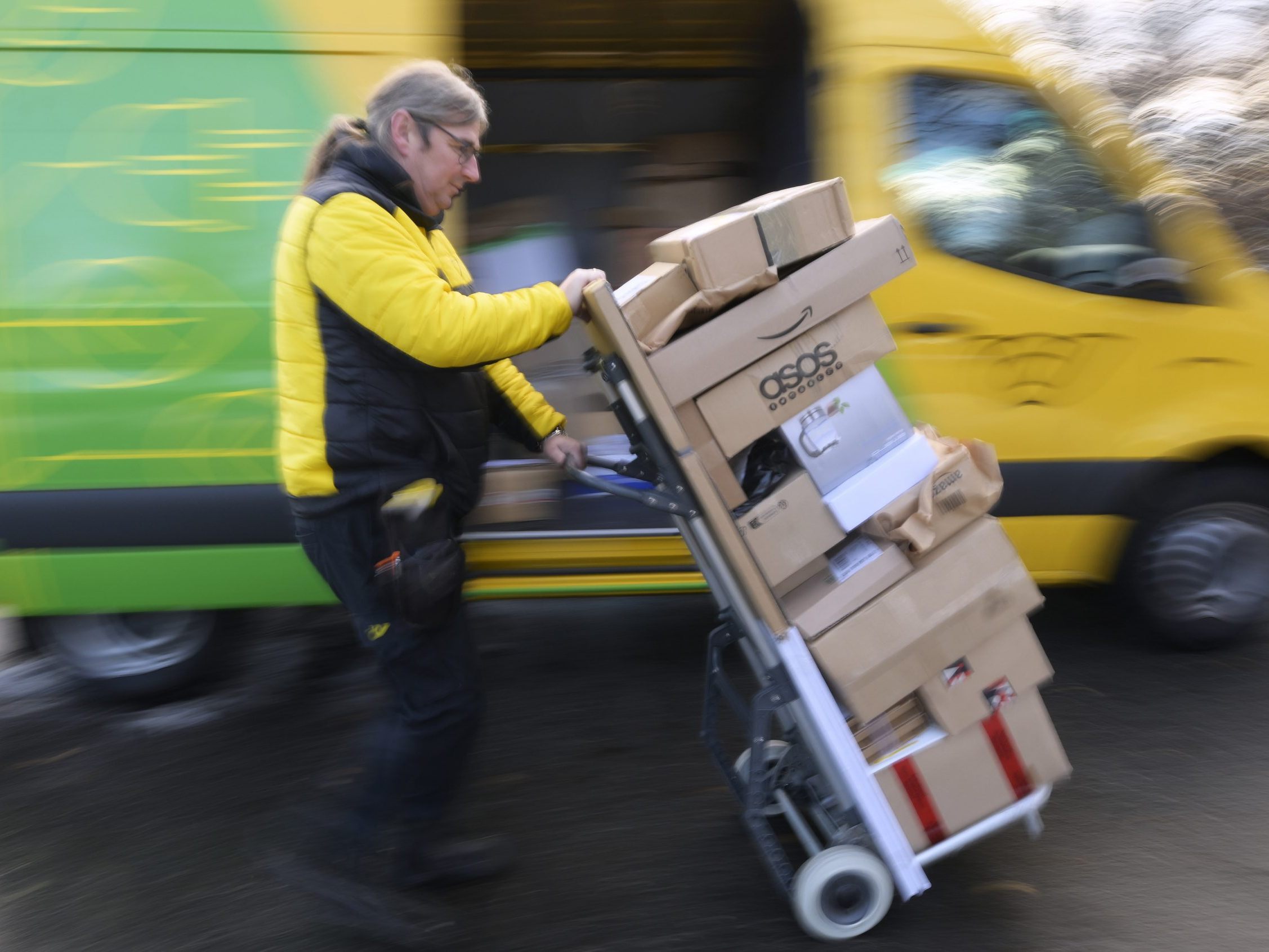Die Post bietet Zustellern Jobs an. Die Post bietet Zustellern Jobs an.