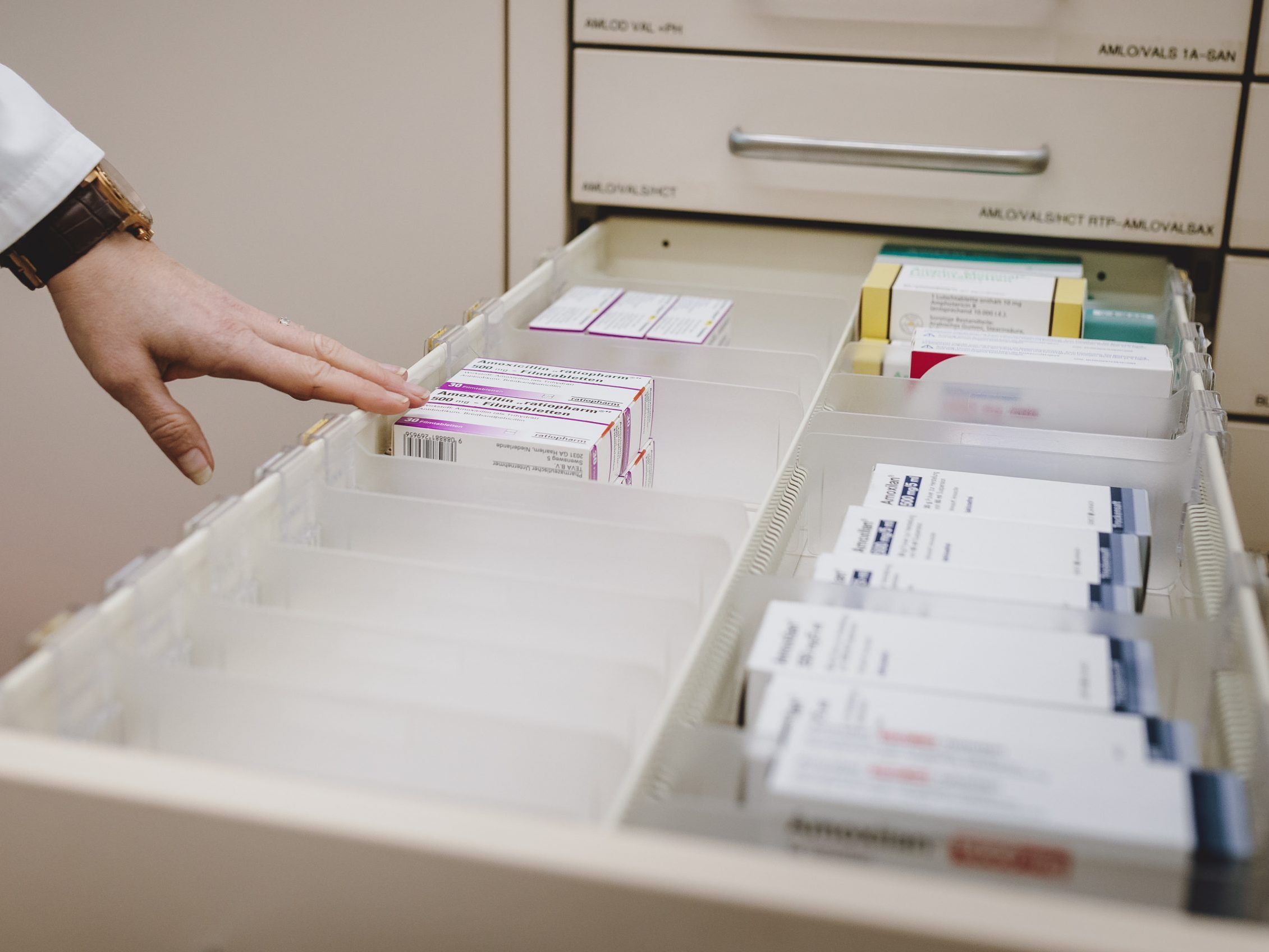 84 Prozent der Apotheker lösten Engpässe durch Eigenherstellung.