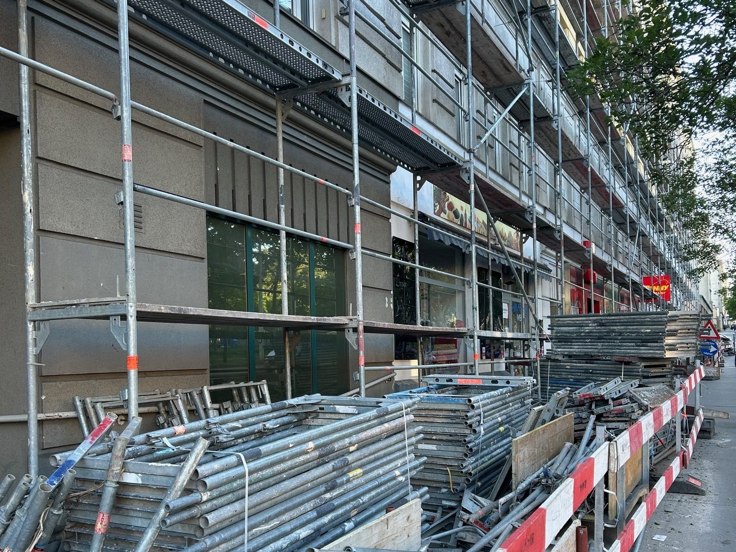 Bislang gibt es keine heiße Spur zum Gerüst-Diebstahl in Meidling. Bislang gibt es keine heiße Spur zum Gerüst-Diebstahl in Meidling.