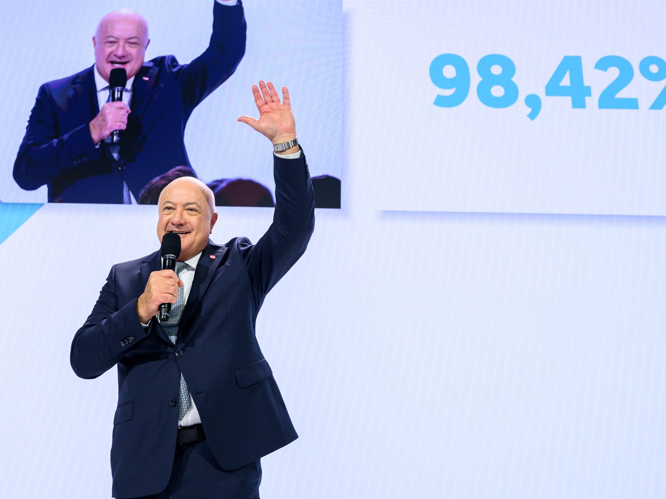 Stocker wurde mit 98,42 Prozent offiziell zum Bundesparteiobmann gewählt. Stocker wurde mit 98,42 Prozent offiziell zum Bundesparteiobmann gewählt.