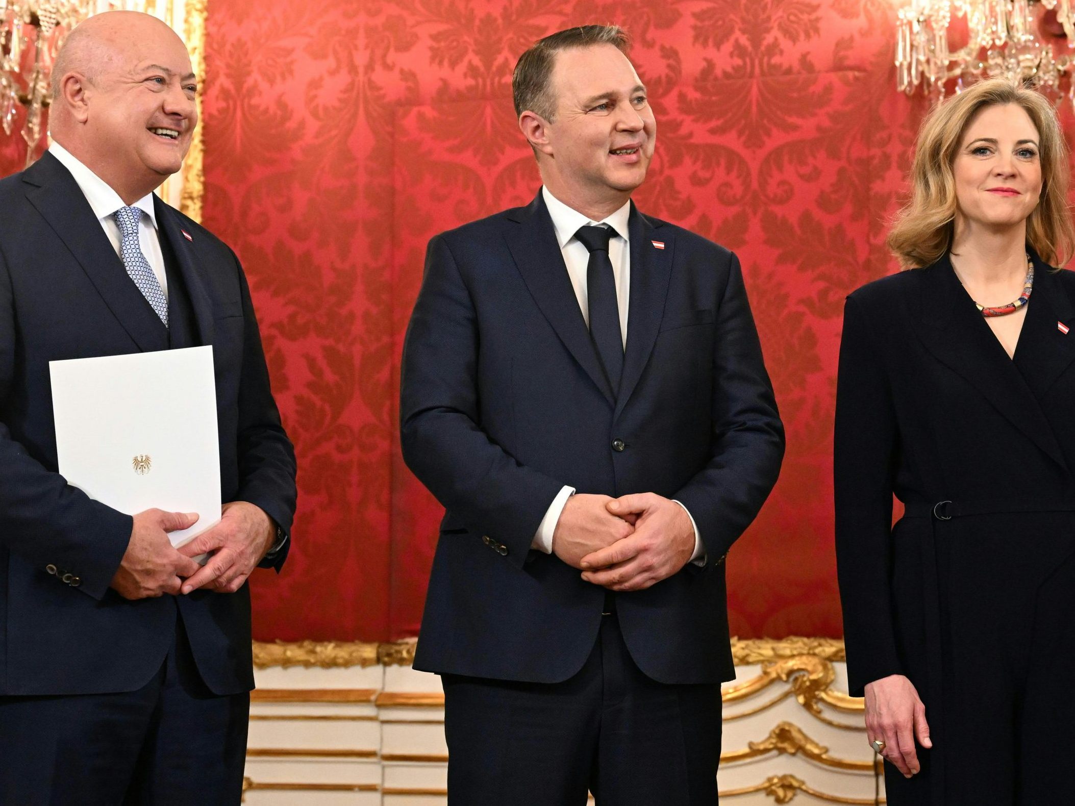 Wie die Dreierkoalition den Ministerrat künftig gestaltet, wird sich laut SPÖ erst klären, bei der ÖVP sprach man von Flexibilität. Wie die Dreierkoalition den Ministerrat künftig gestaltet, wird sich laut SPÖ erst klären, bei der ÖVP sprach man von Flexibilität.