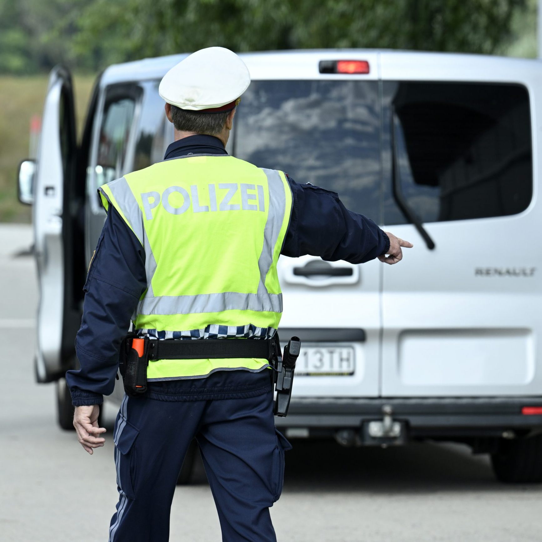Ein Einfuhrverbot und grenznahe Kontrollen gibt es wegen der Maul- und Klauenseuche.