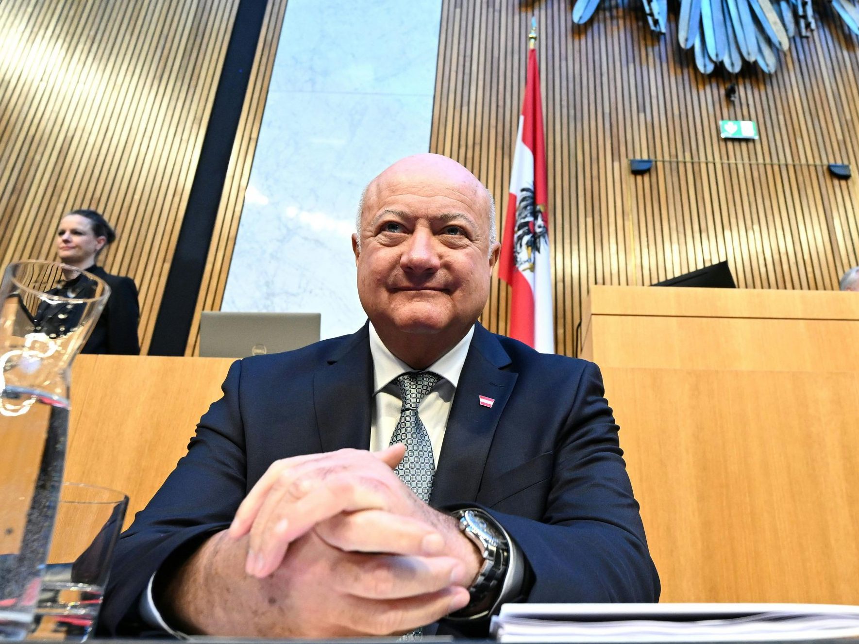 Die Nationalratssitzung beginnt mit einer Fragestunde für Kanzler Stocker. Die Nationalratssitzung beginnt mit einer Fragestunde für Kanzler Stocker.