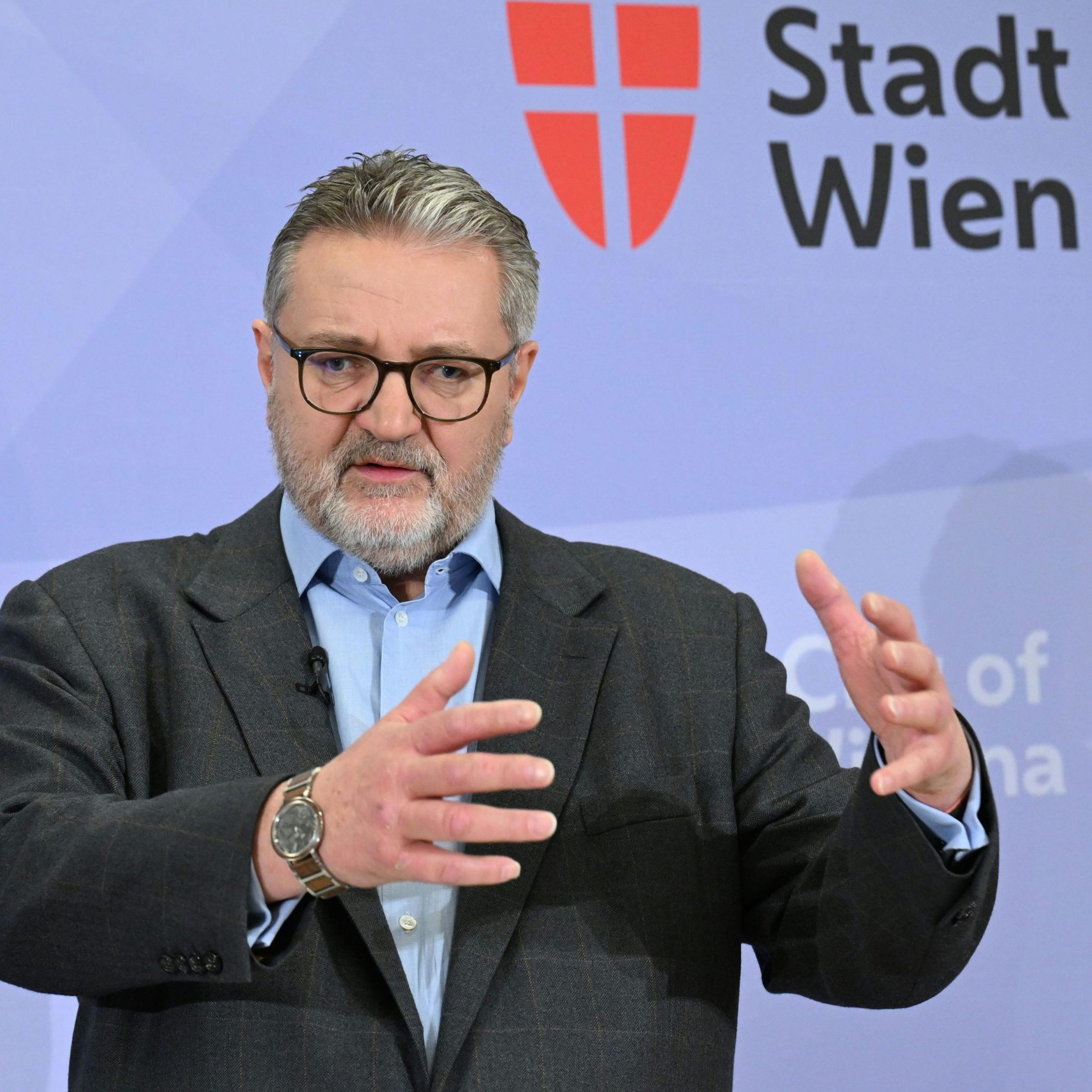 Sozialstadtrat Peter Hacker eröffnete das Angebot für junge Wohnungslose.